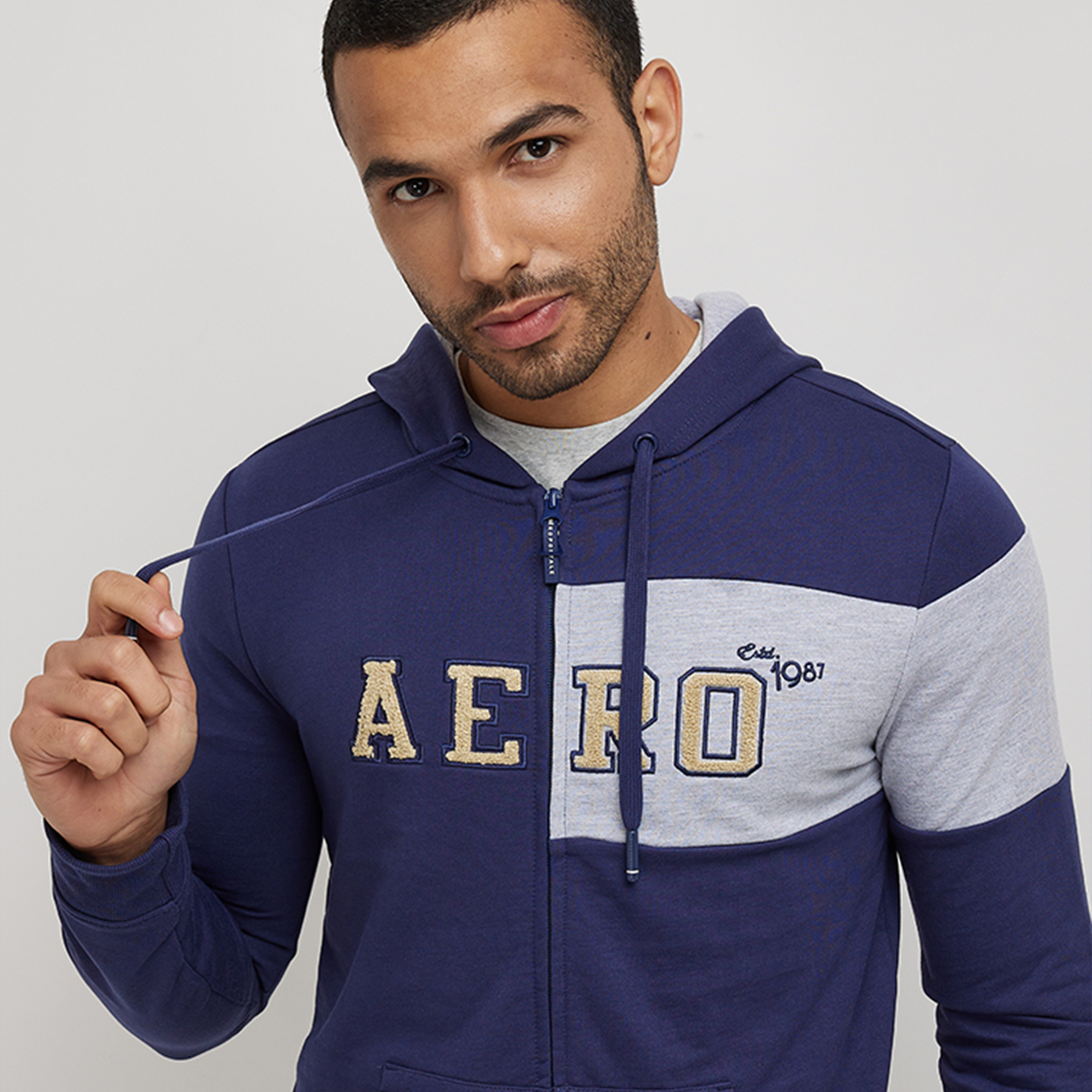 ايروبوستيل- بلوزة بسحاب وأكمام طويلة وشعار للرجال مع جيب أمامي-men-clothing-hoodiesandsweatshirts-image-3