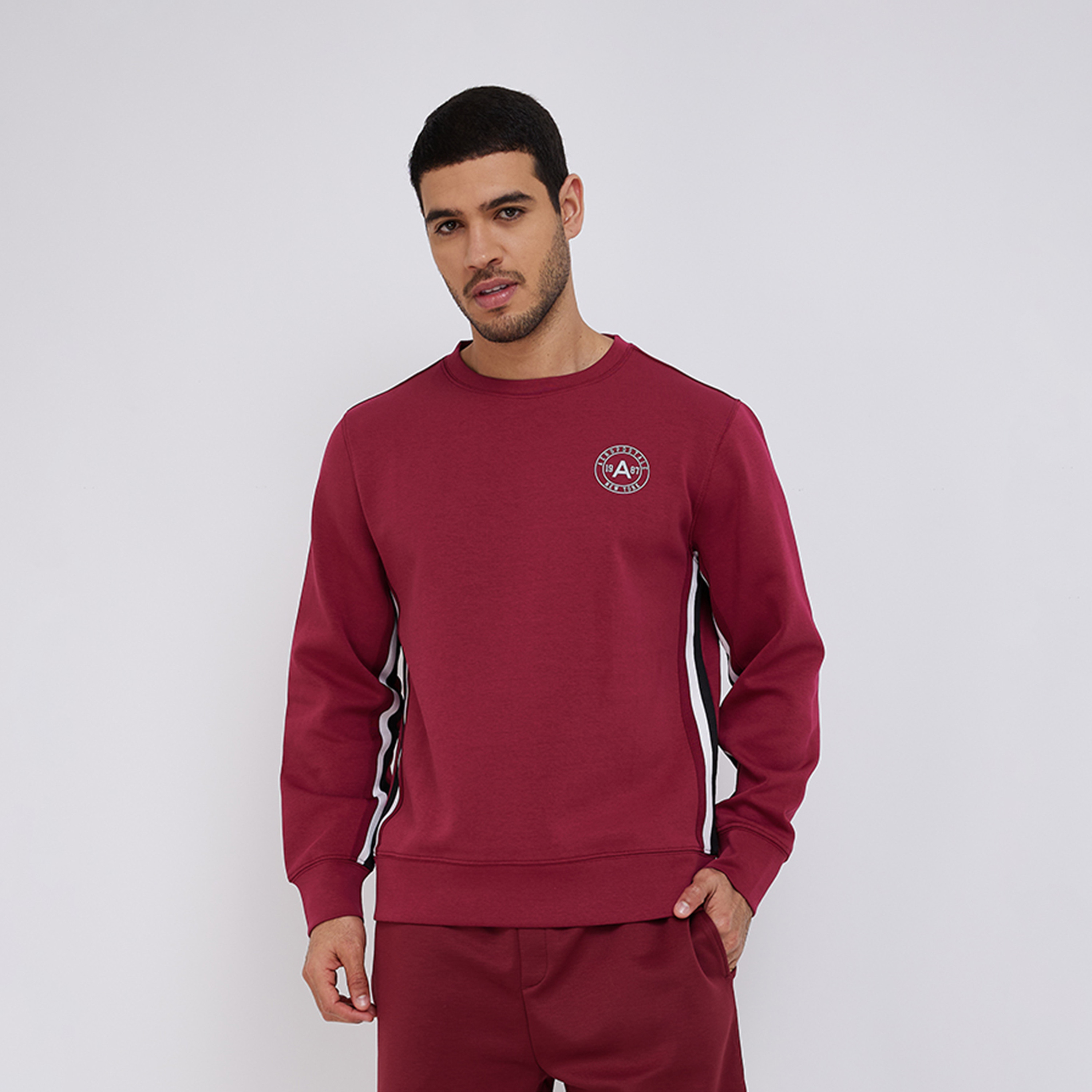 ايروبوستيل- سويت شيرت رجالي مطبوع وأكمام طويلة وياقة دائرية بتصميم شريط جانبي-men-clothing-hoodiesandsweatshirts-image-1