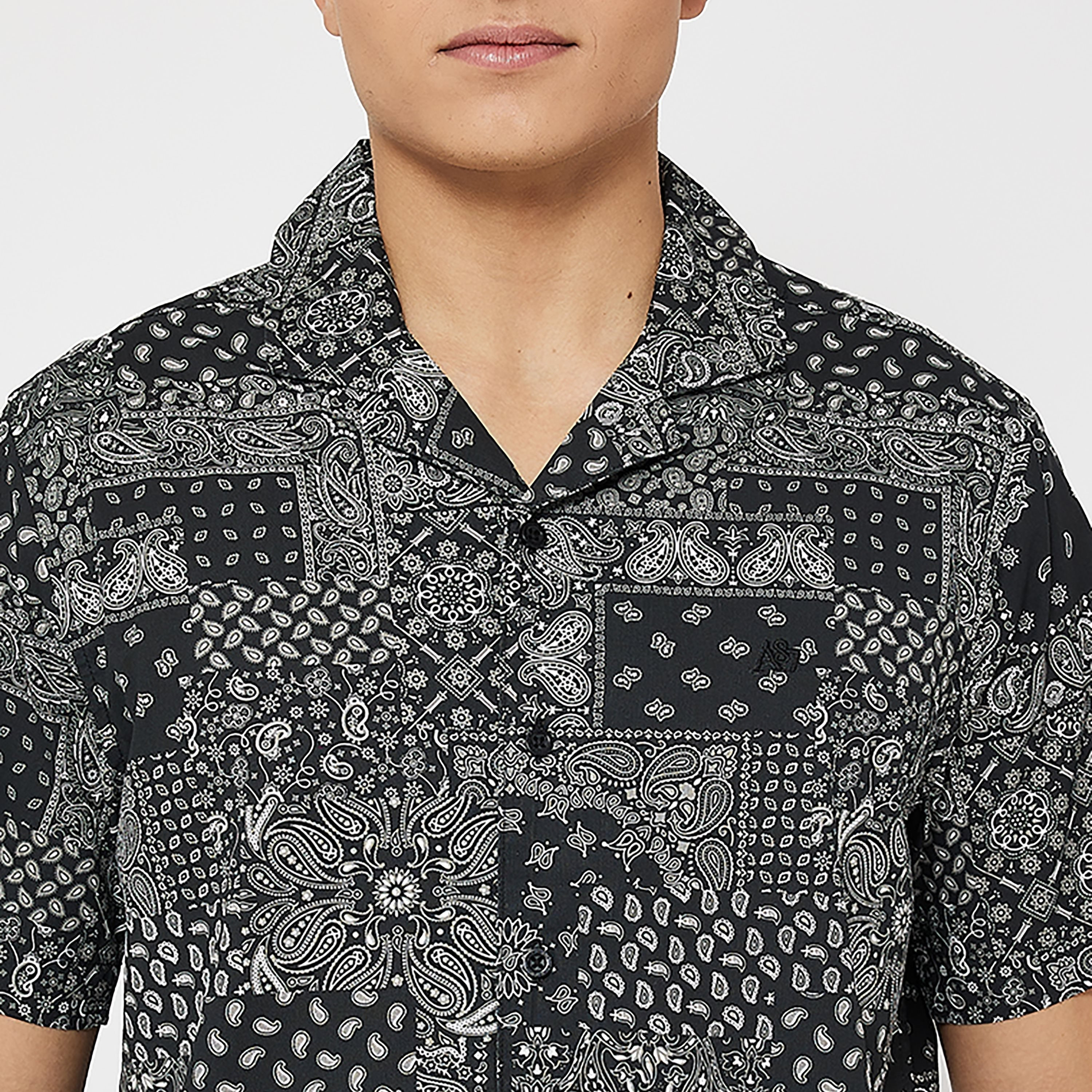 قميص جيومتريك ريزورت بأكمام قصيرة للرجال من أيروبوستال-men-clothing-shirts-image-7