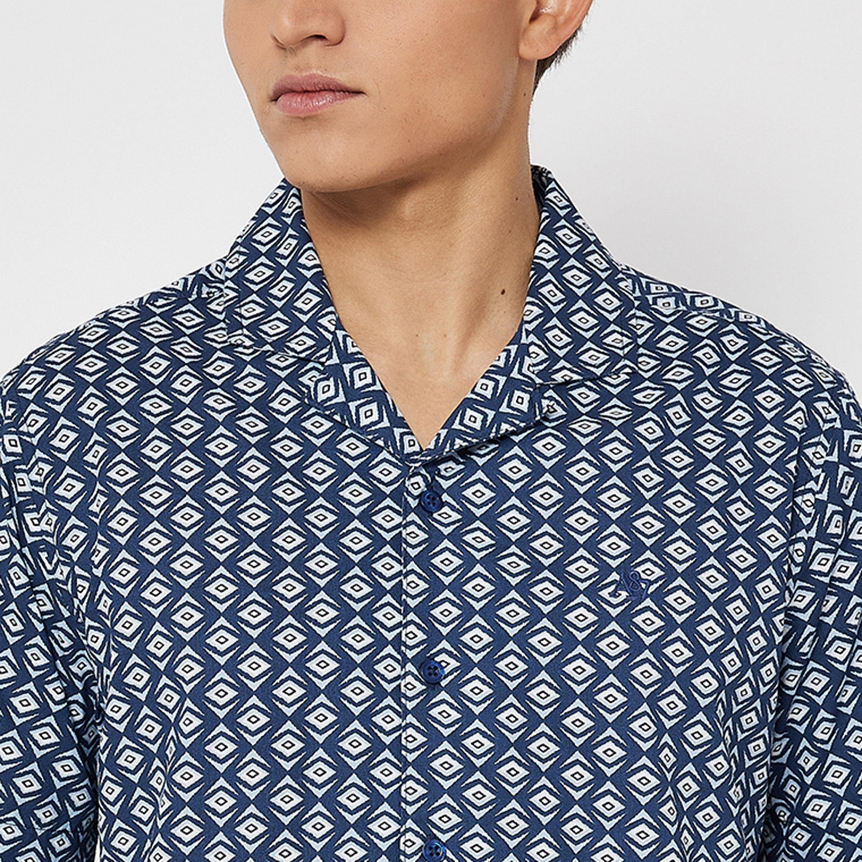 قميص جيومتريك ريزورت بأكمام قصيرة للرجال من أيروبوستال-men-clothing-shirts-image-3