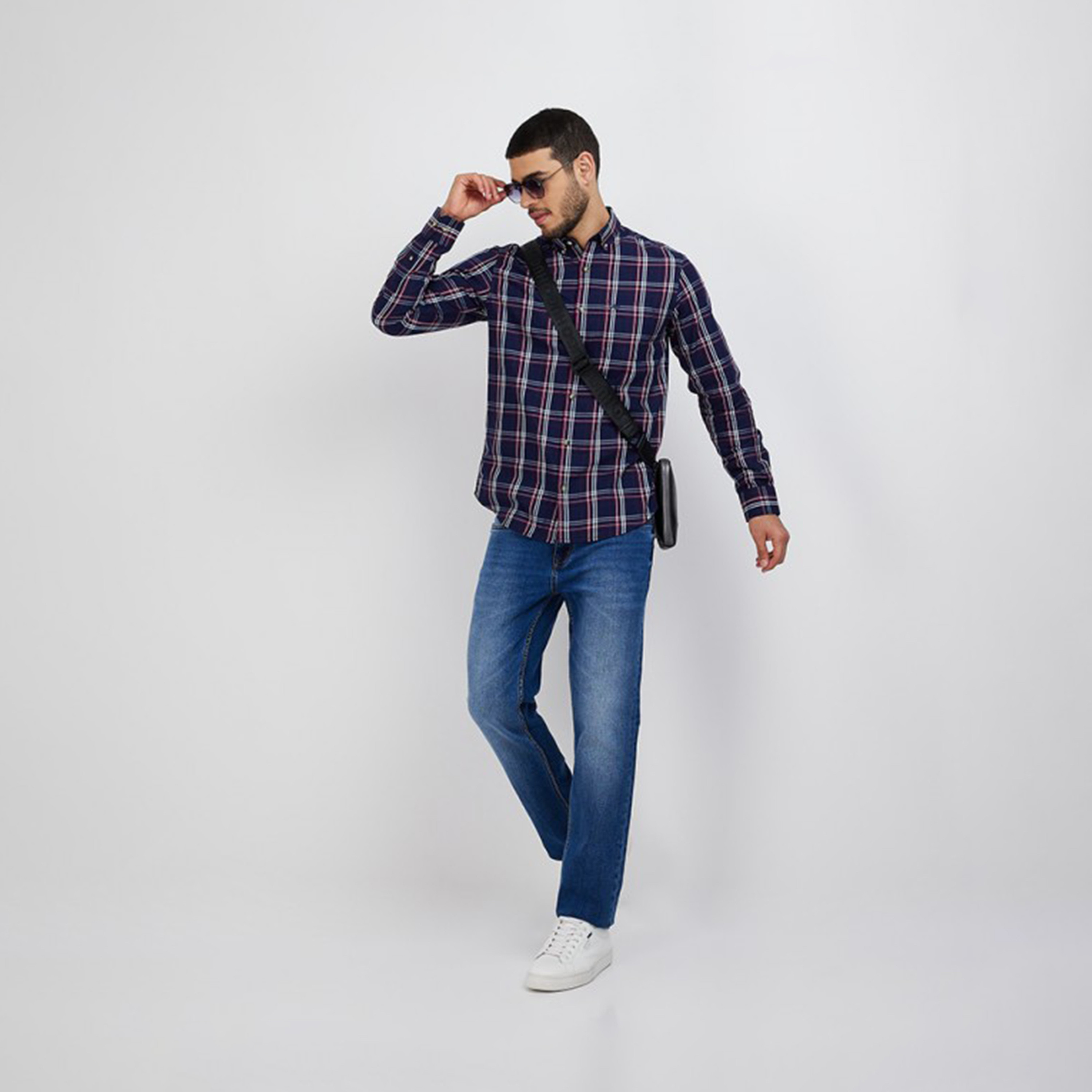 Aeropostale Men's Slim Fit Mid-Rise Denim-men-clothing-bottoms-jeans-image-4