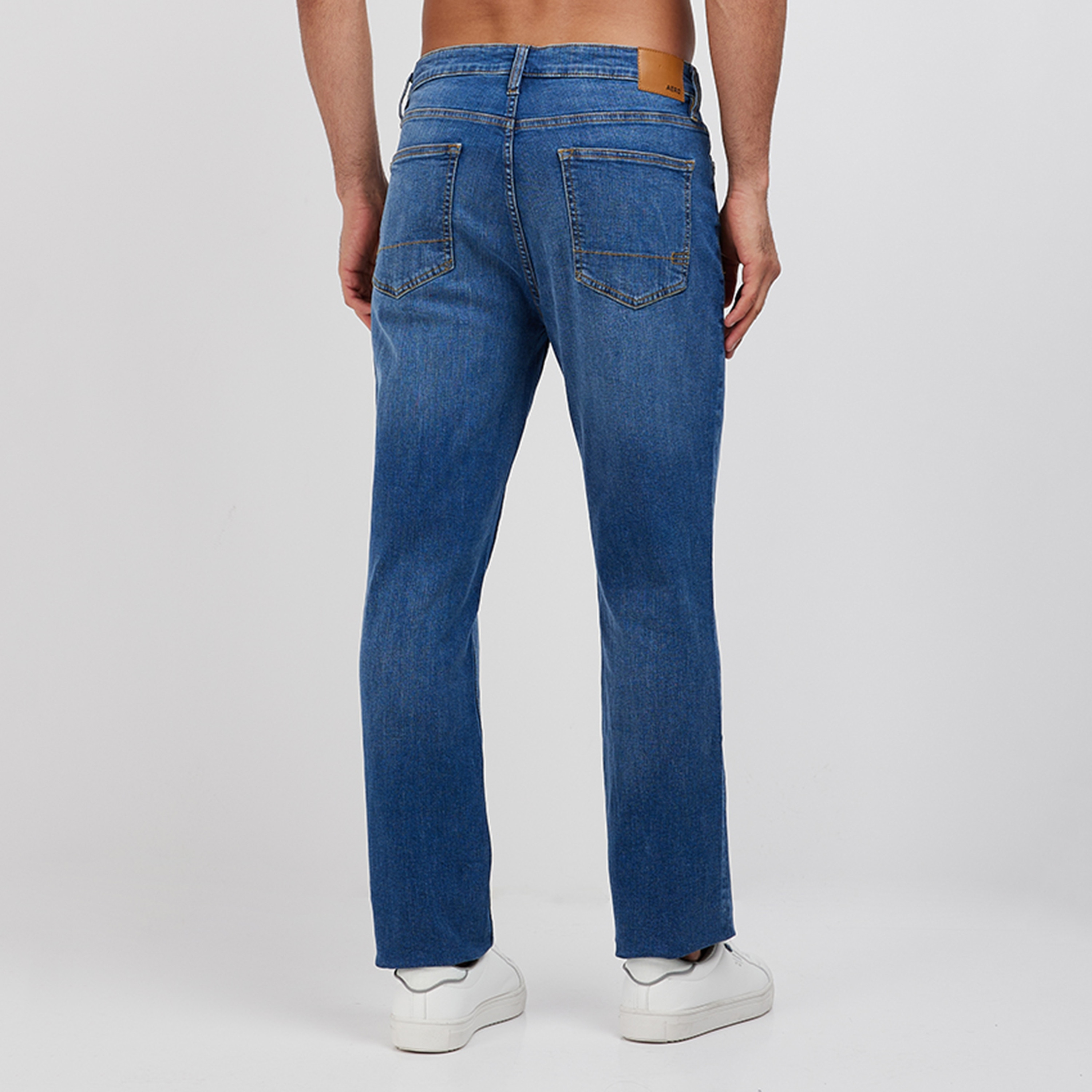 بنطلون جينز رجالي متوسط الارتفاع مزود بأزرار وسحّاب من أيروبوستال-men-clothing-bottoms-jeans-image-4