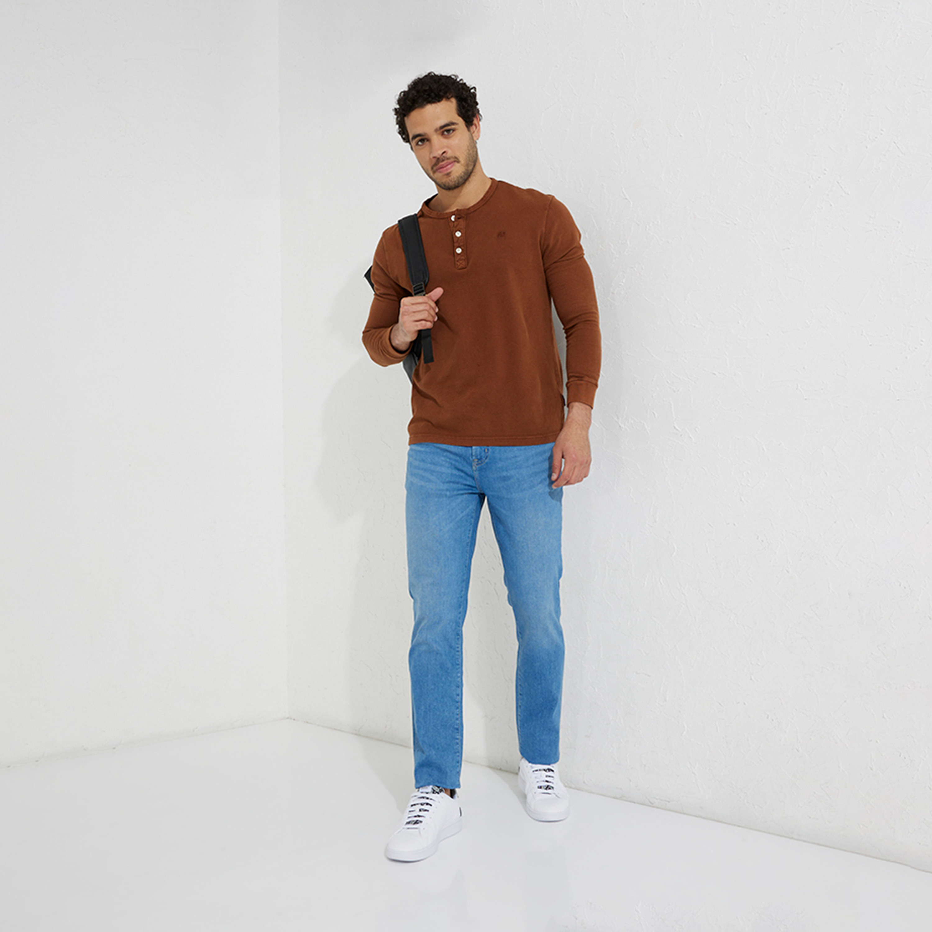 ايروبوستيل- بنطلون جينز رجالي ضيق بخصر متوسط ​​وبلون متوسط ​​مغسول-men-clothing-bottoms-jeans-image-2