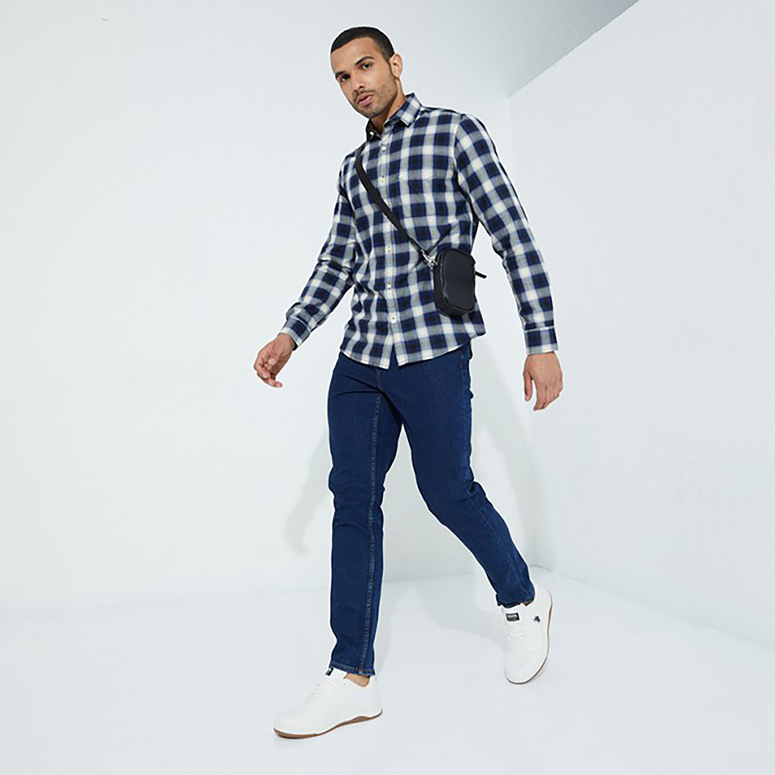 Aeropostale Regular Fit Mid-Rise Pocket Detail Jeans-men-clothing-bottoms-jeans-image-2
