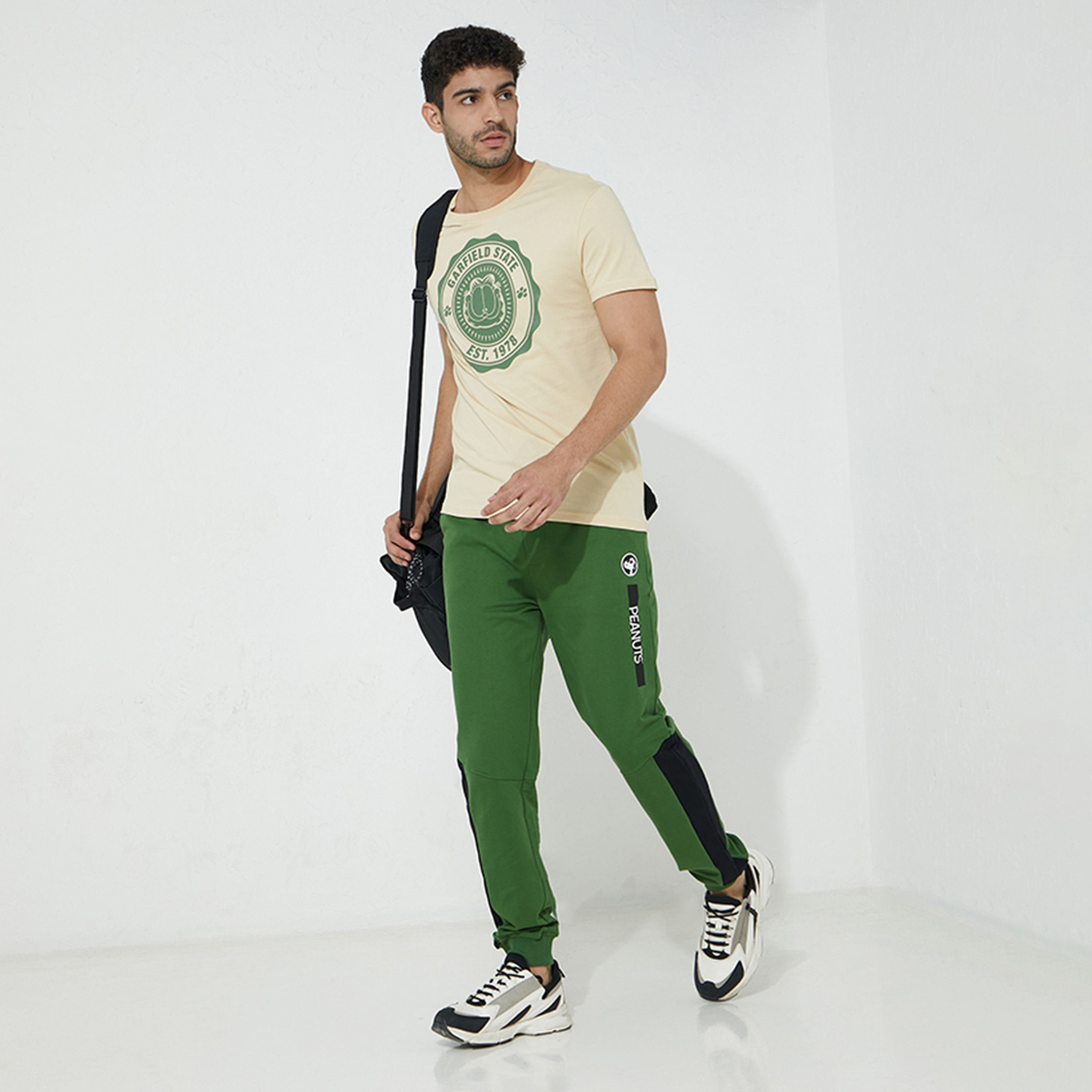 بنطال ركض رجالي بخصر متوسط ورباط مقطوع ومخيط من أيروبوستال-men-clothing-bottoms-joggers-image-2