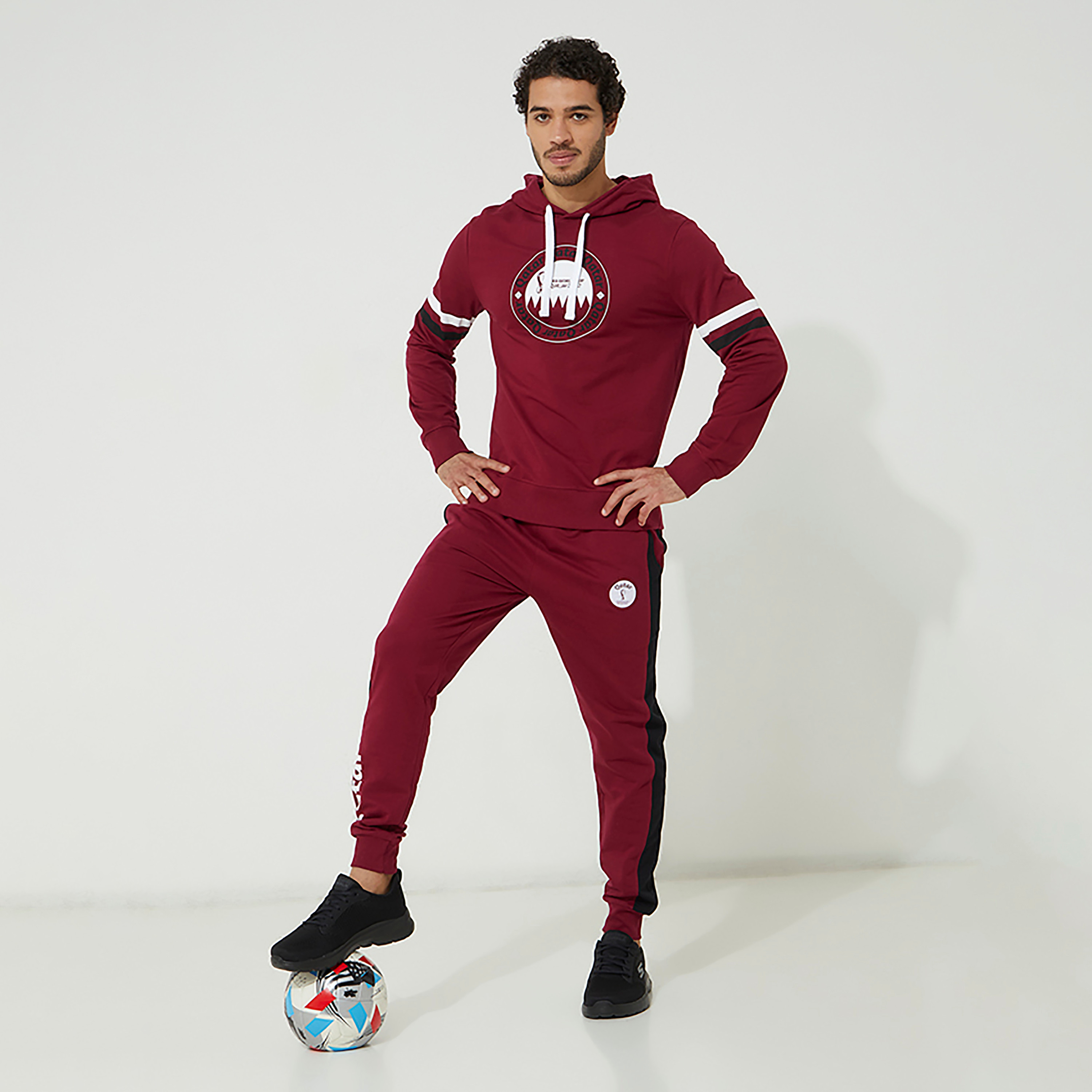 جوغرز ايروبوستال رجالي مطبوع برباط بورجوندي وجيوب مائلة-men-clothing-sportswearandactivewear-bottoms-image-4