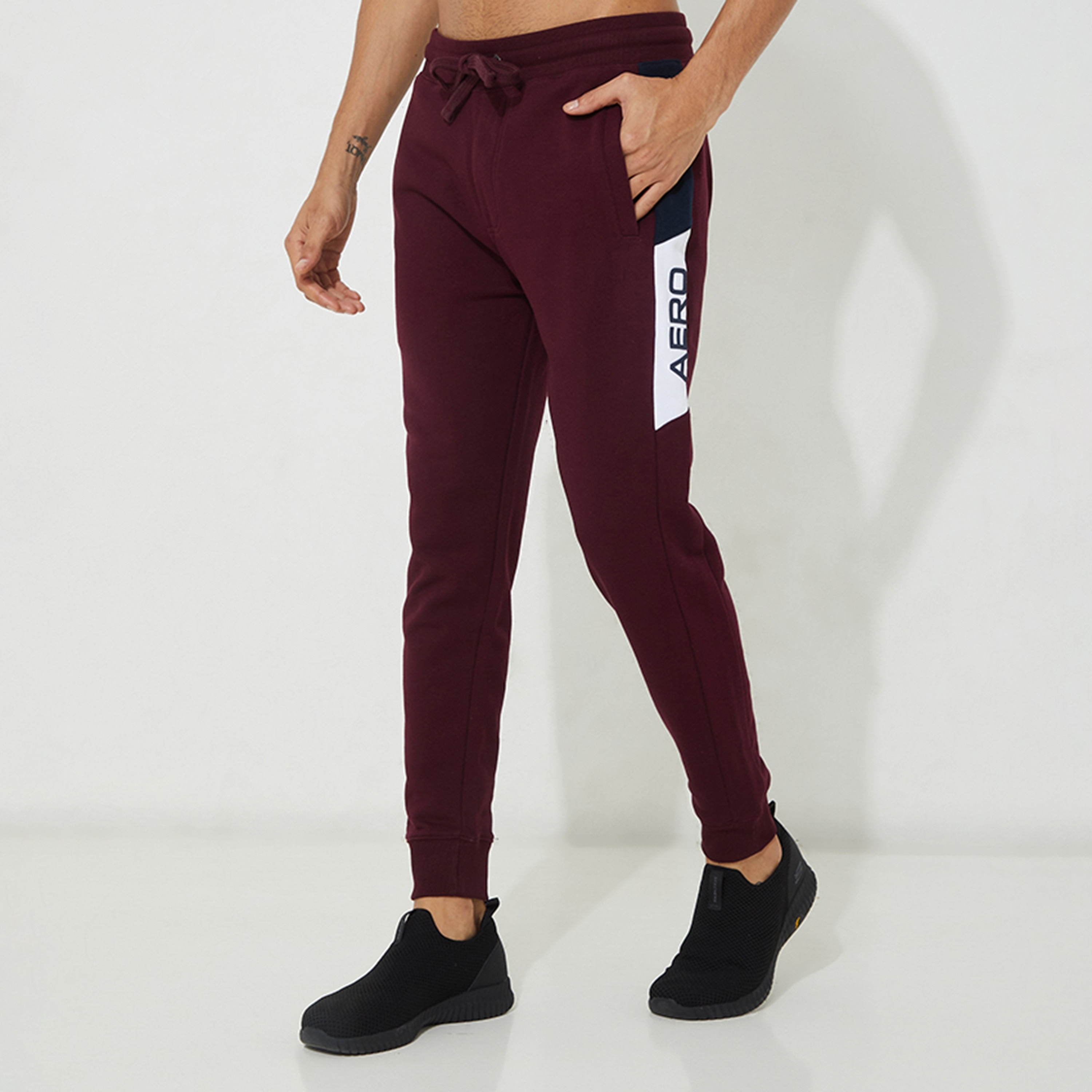 بنطال ركض رجالي بخصر متوسط ورباط مقطوع ومخيط من أيروبوستال-men-clothing-bottoms-joggers-image-5