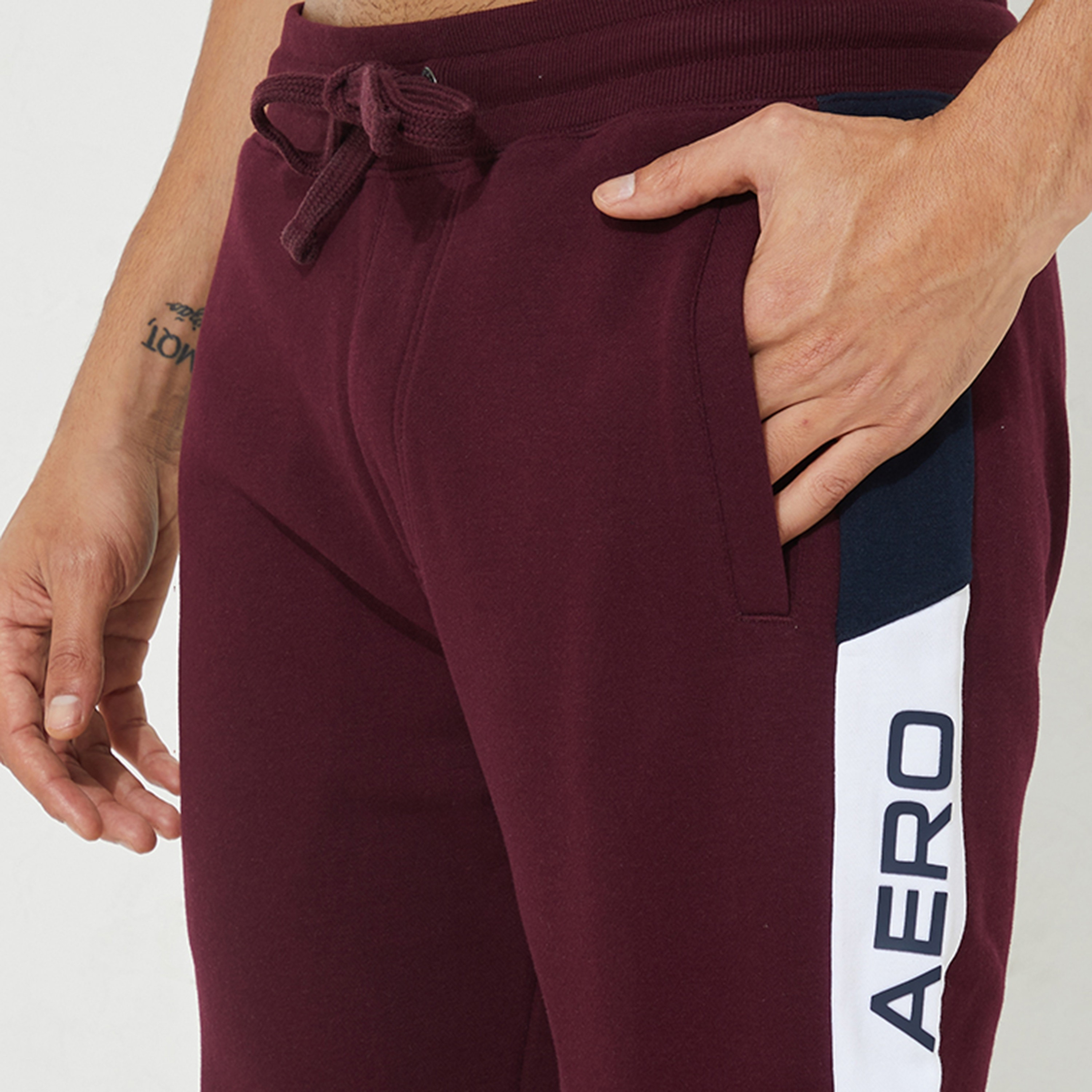 بنطال ركض رجالي بخصر متوسط ورباط مقطوع ومخيط من أيروبوستال-men-clothing-bottoms-joggers-image-7