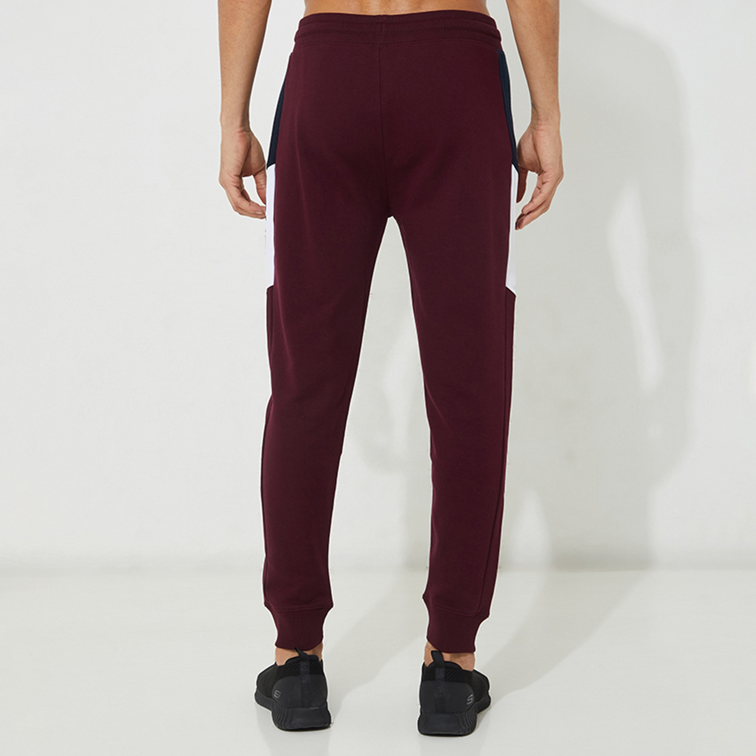 بنطال ركض رجالي بخصر متوسط ورباط مقطوع ومخيط من أيروبوستال-men-clothing-bottoms-joggers-image-8