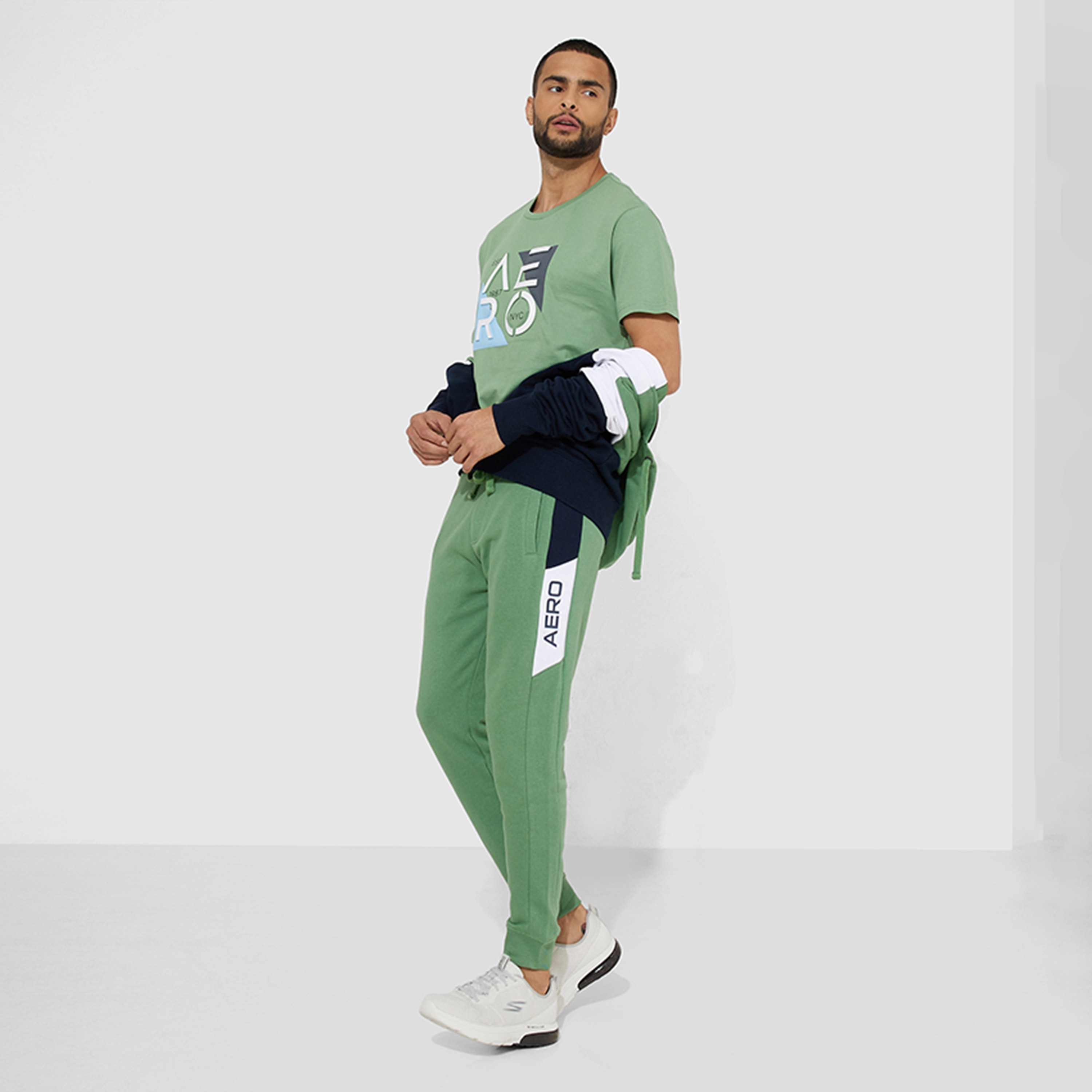 بنطال ركض رجالي بخصر متوسط ورباط مقطوع ومخيط من أيروبوستال-men-clothing-bottoms-joggers-image-2