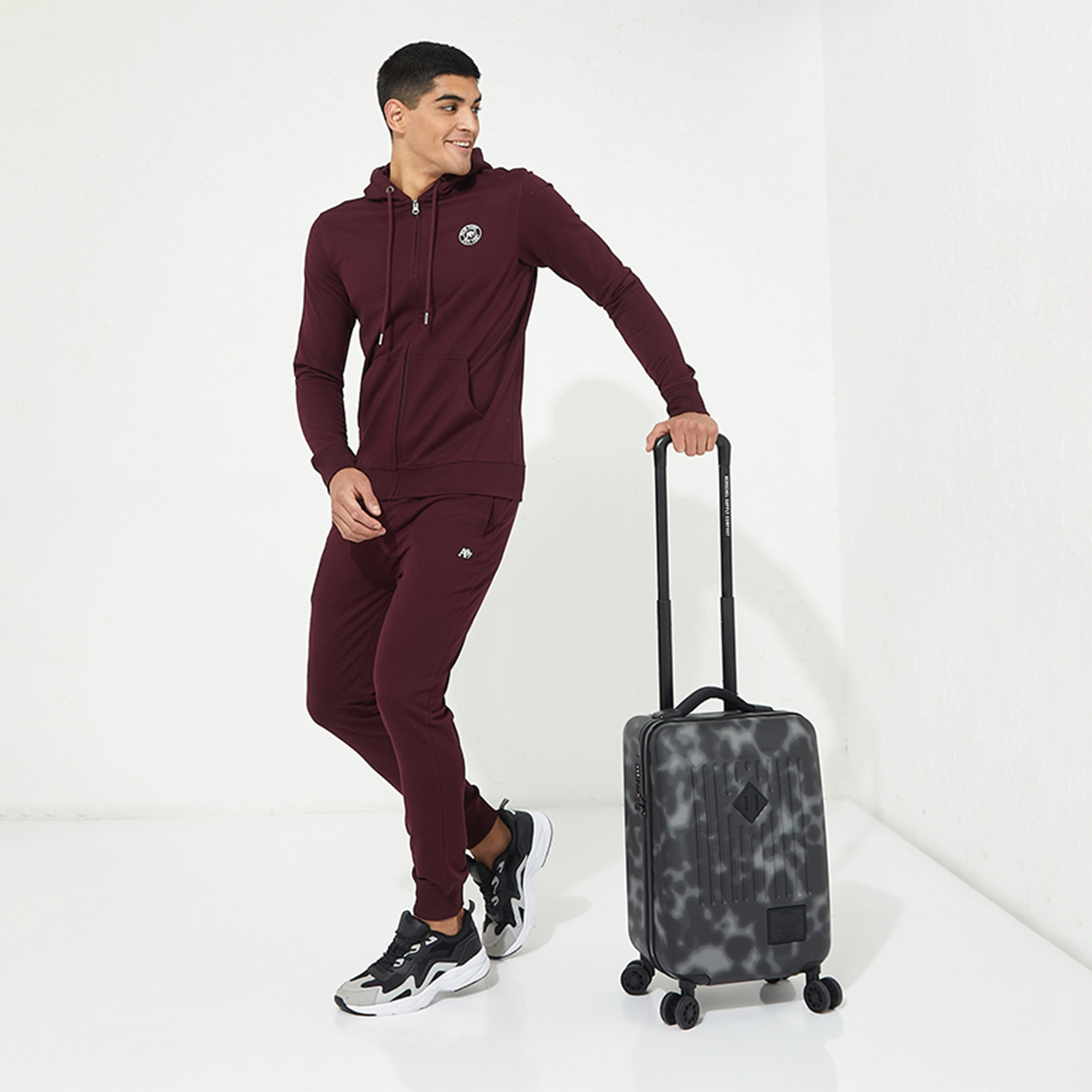 بنطال ركض رجالي سادة بخصر متوسط ورباط من أيروبوستال-men-clothing-bottoms-joggers-image-2