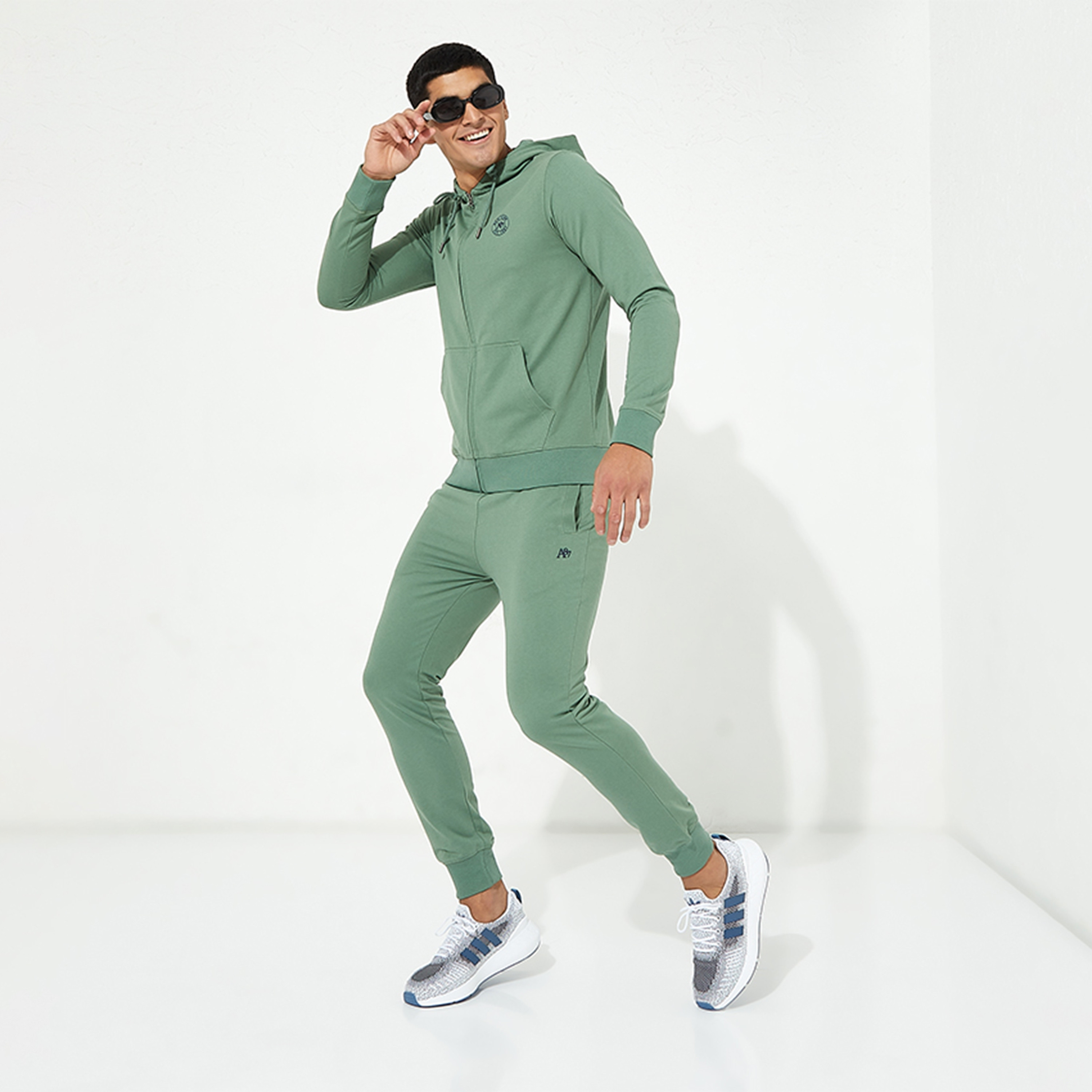 بنطال ركض رجالي سادة بخصر متوسط ورباط من أيروبوستال-men-clothing-bottoms-joggers-image-6