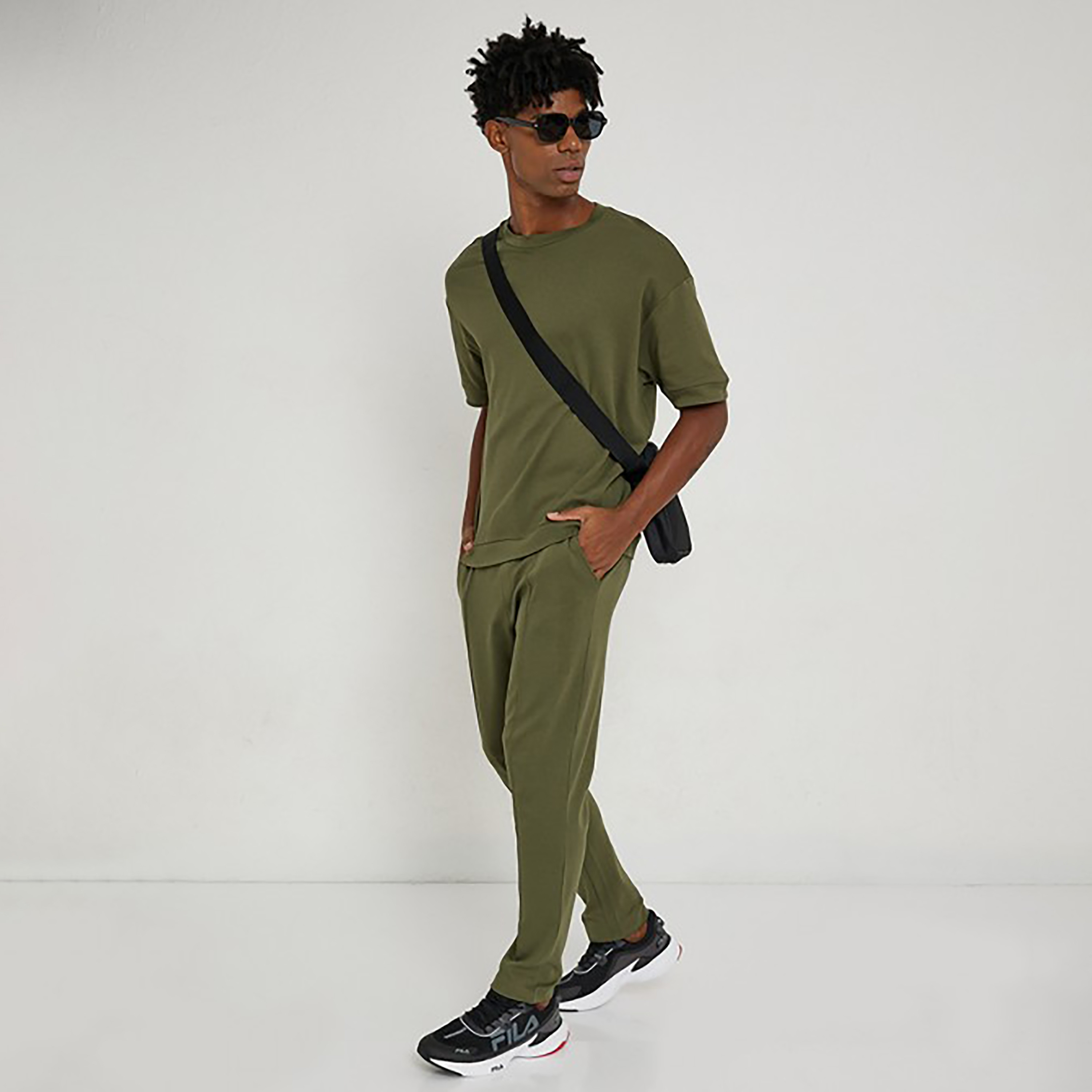 بنطال رياضة من ايروبوستال سادة برباط ذو متوسط الارتفاع-men-clothing-bottoms-joggers-image-2