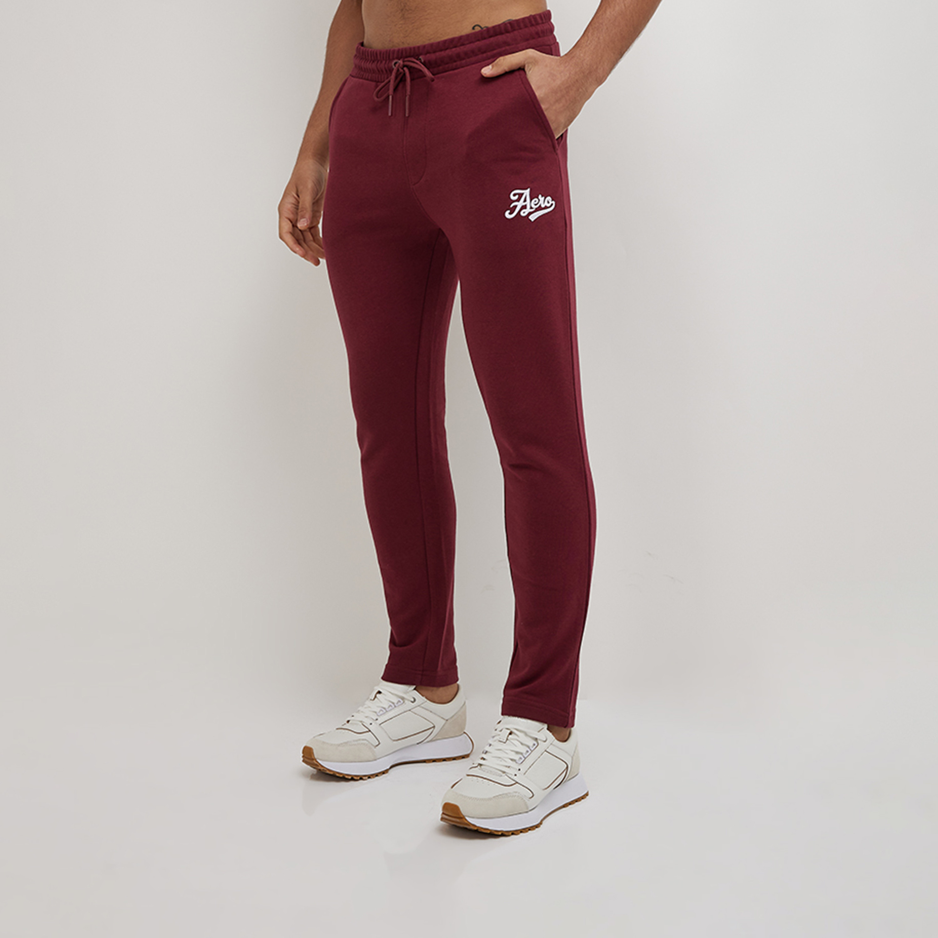 ايروبوستيل- بنطلون رياضي بشعار مرن ورباط خصر للرجال-men-clothing-bottoms-joggers-image-1