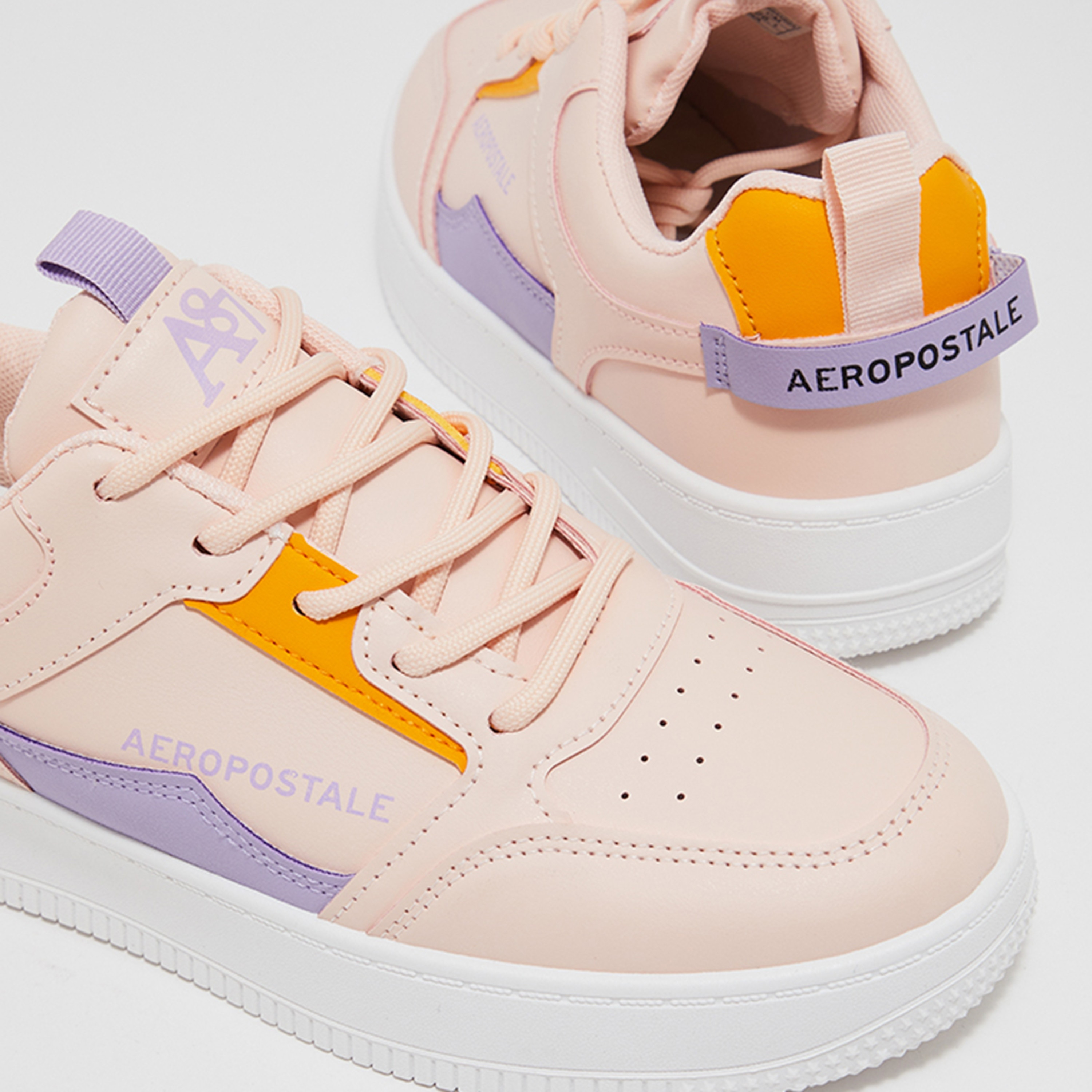  AR73234231S23 | حذاء رياضي نسائي من ايروبوستال برباط علوي ورقبة منخفضة -women-shoes-sneakers-image-4