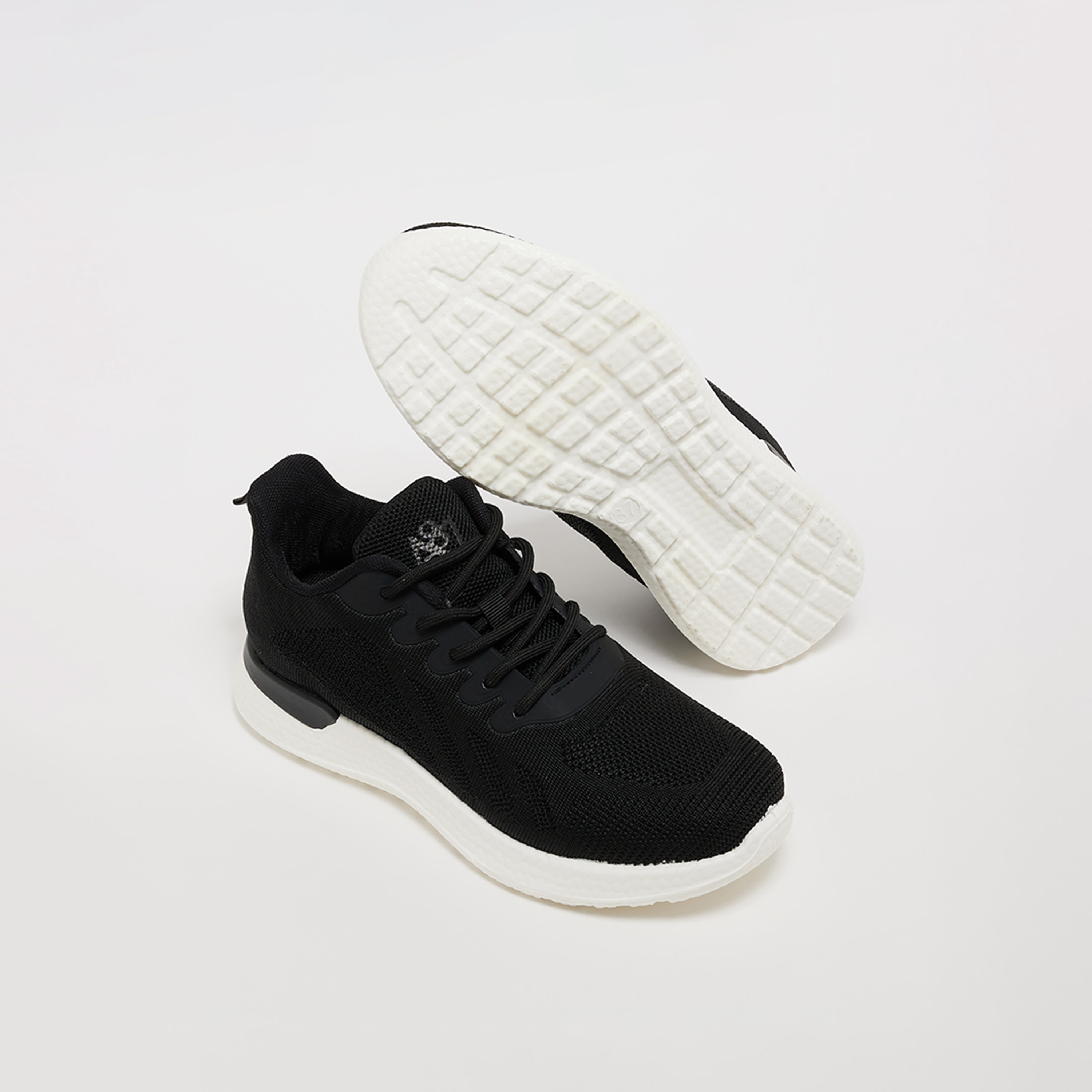 حذاء رياضي نسائي منخفض الكاحل برباط من ايروبوستال | AR73235932S24-women-shoes-sneakers-image-9