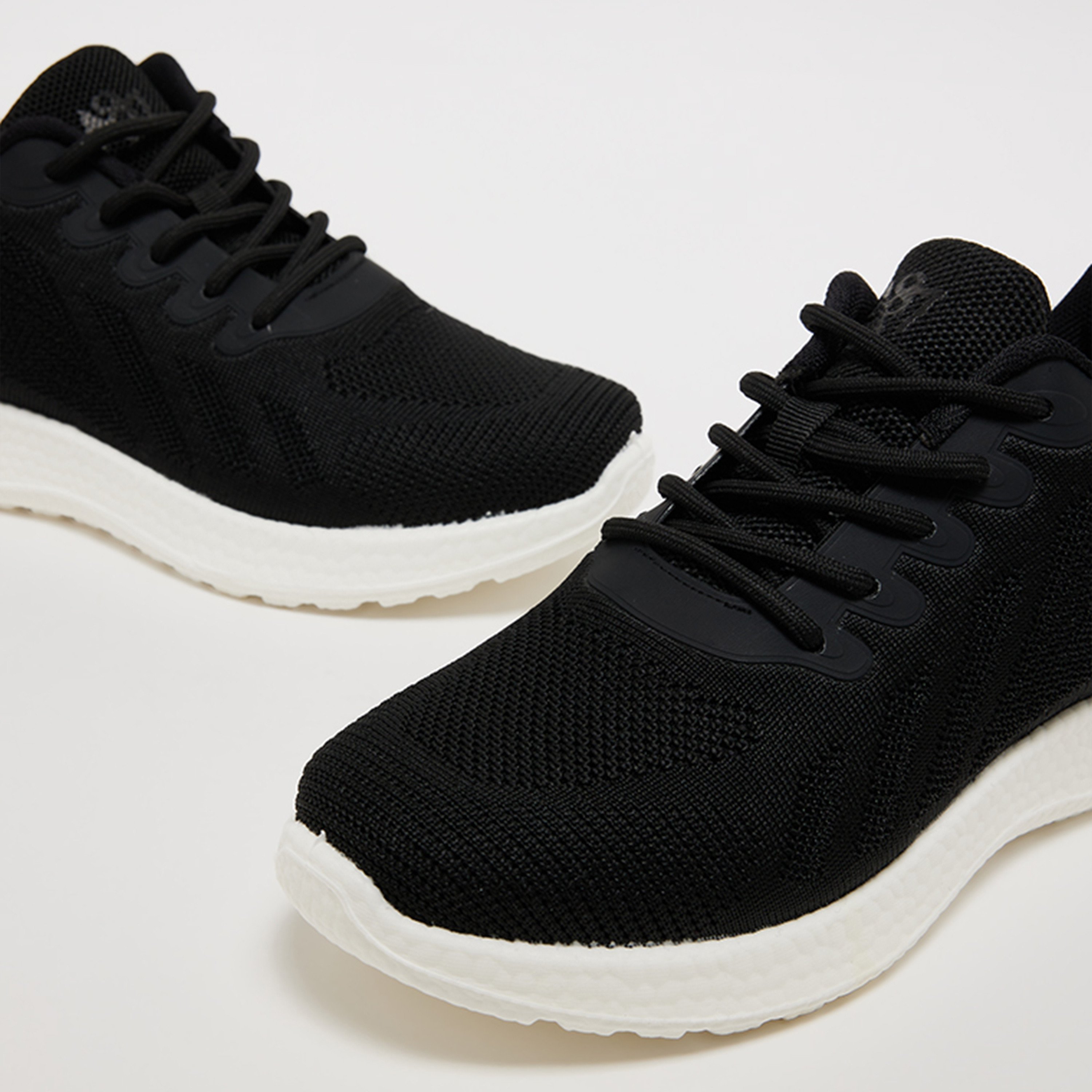 حذاء رياضي نسائي منخفض الكاحل برباط من ايروبوستال | AR73235932S24-women-shoes-sneakers-image-10