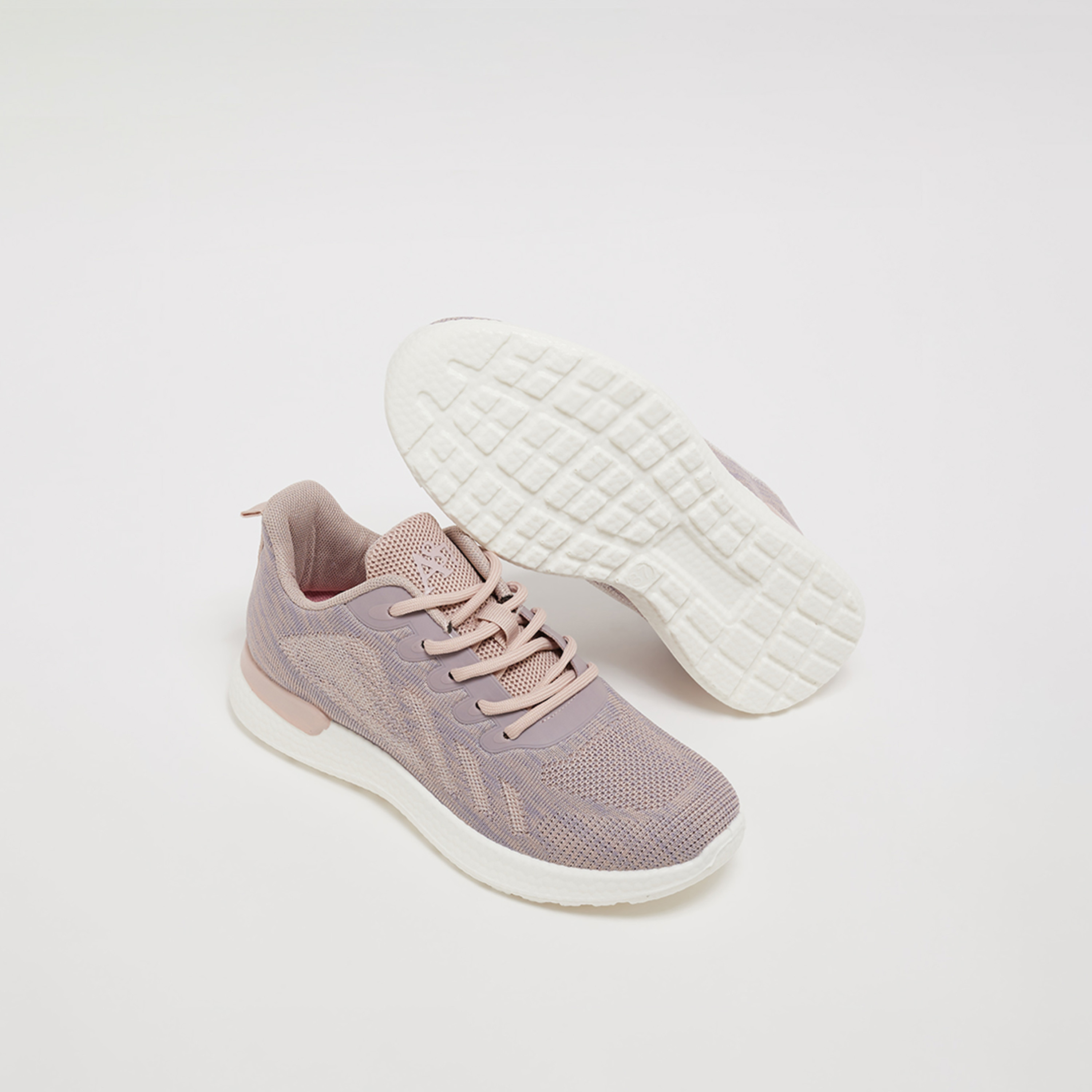 حذاء رياضي نسائي منخفض الكاحل برباط من ايروبوستال | AR73235932S24-women-shoes-sneakers-image-4