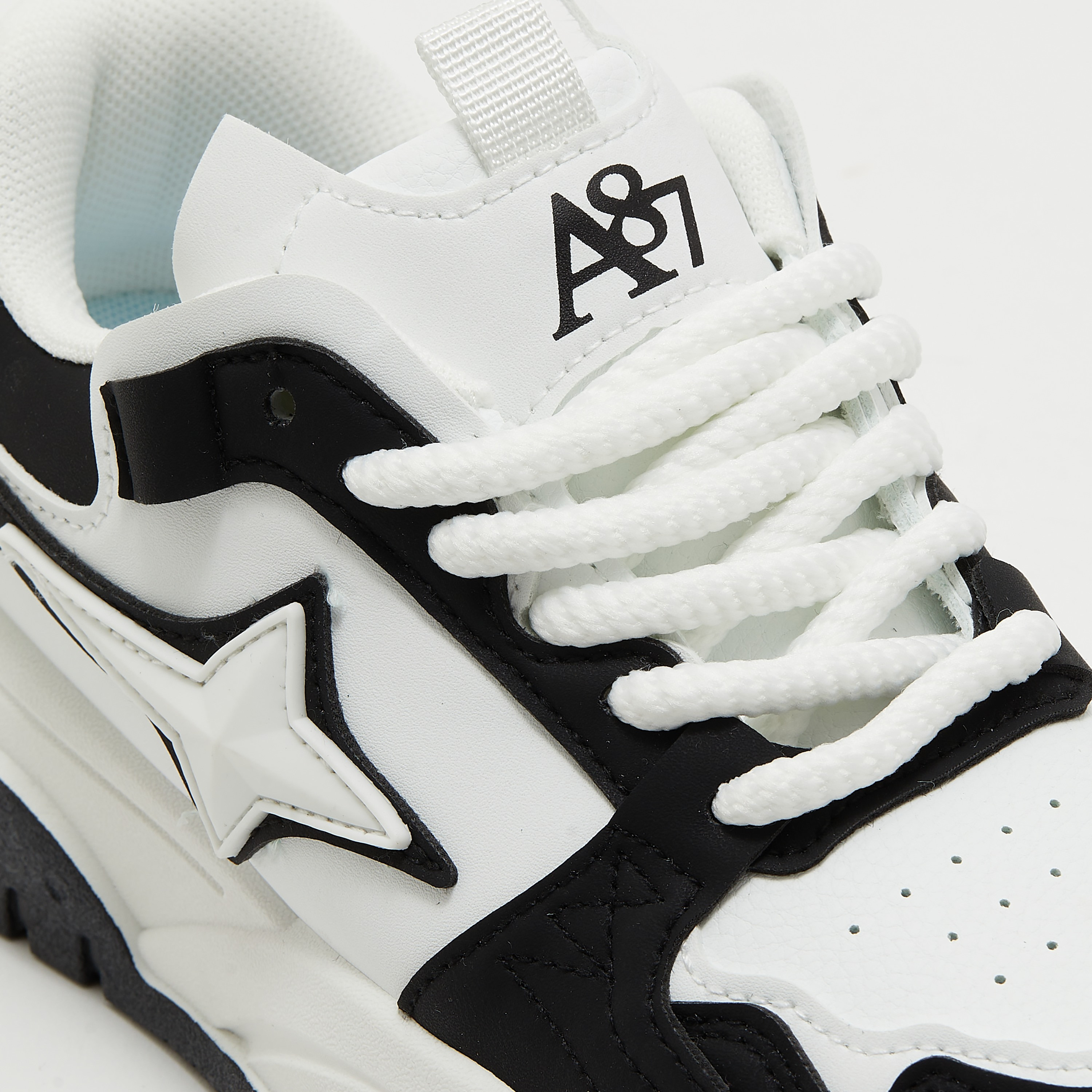 سنيكرز نسائي برباط علوي منخفض من إيروبوستال | AR73236032S24-women-shoes-sneakers-image-15