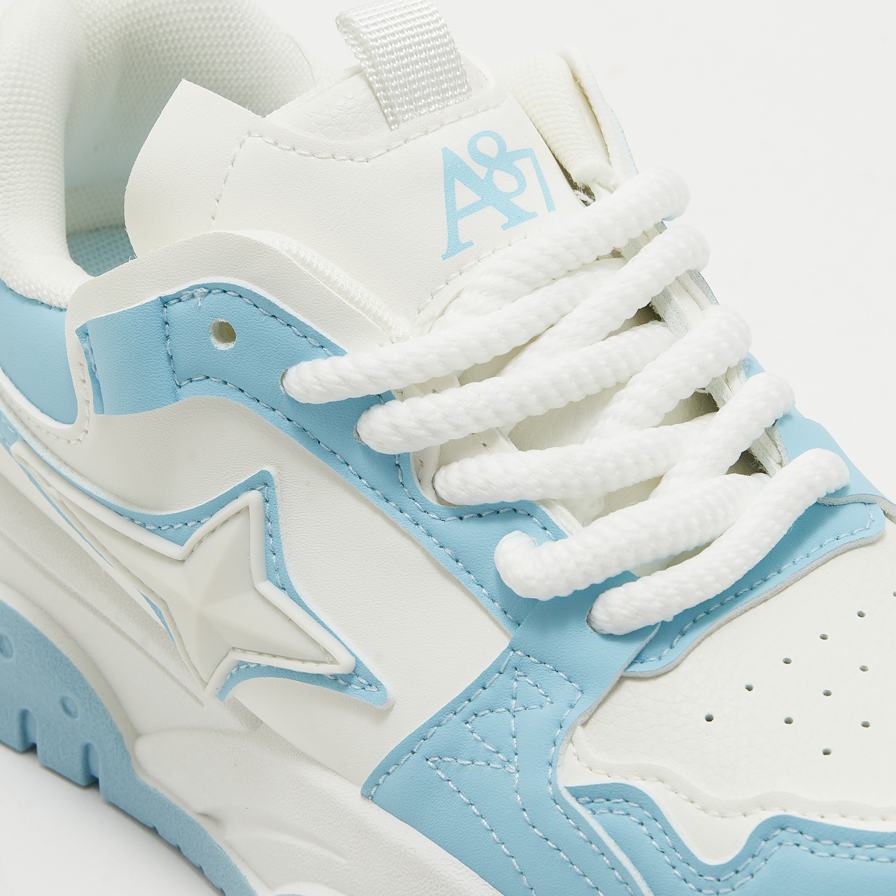 سنيكرز نسائي برباط علوي منخفض من إيروبوستال | AR73236032S24-women-shoes-sneakers-image-10