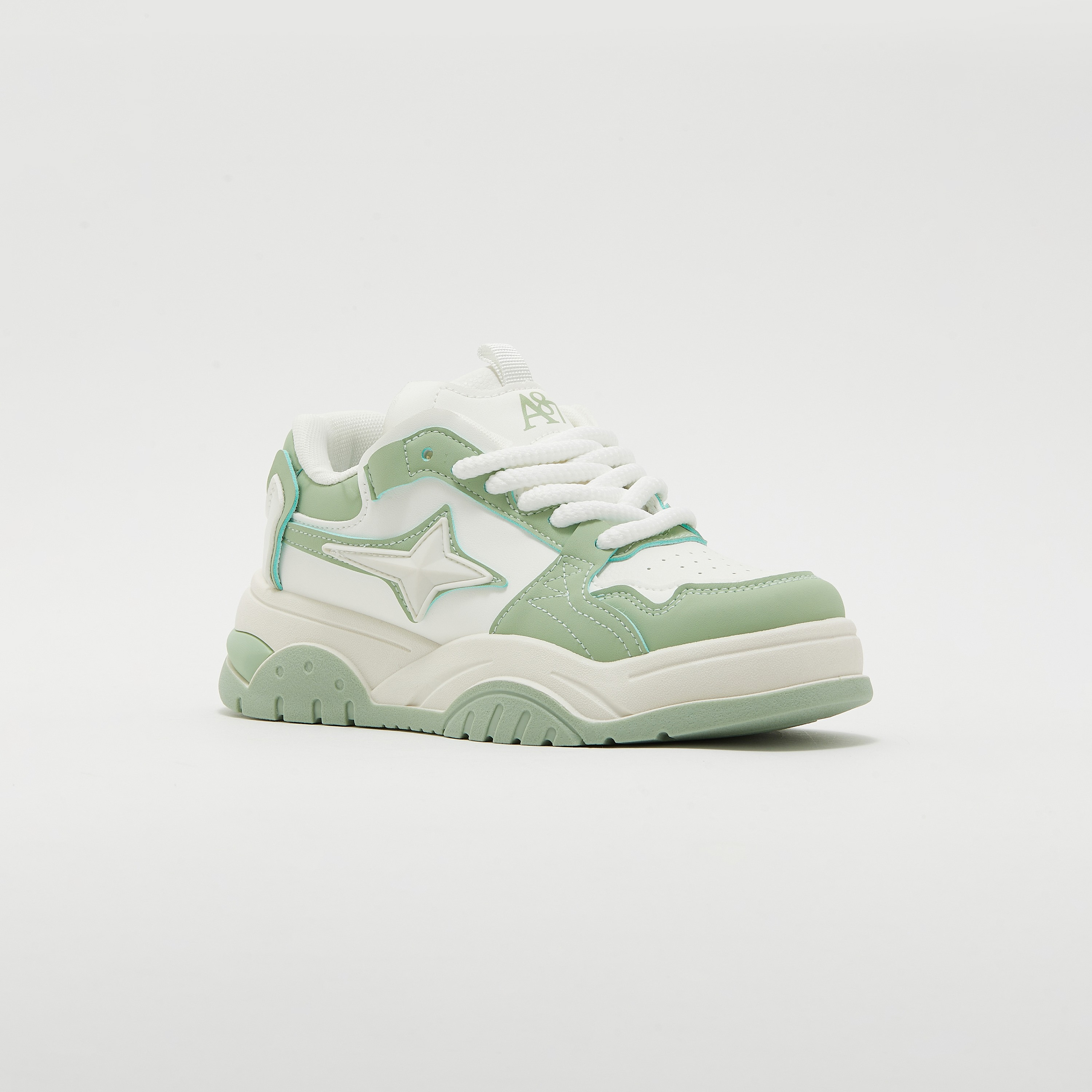 سنيكرز نسائي برباط علوي منخفض من إيروبوستال | AR73236032S24-women-shoes-sneakers-image-1