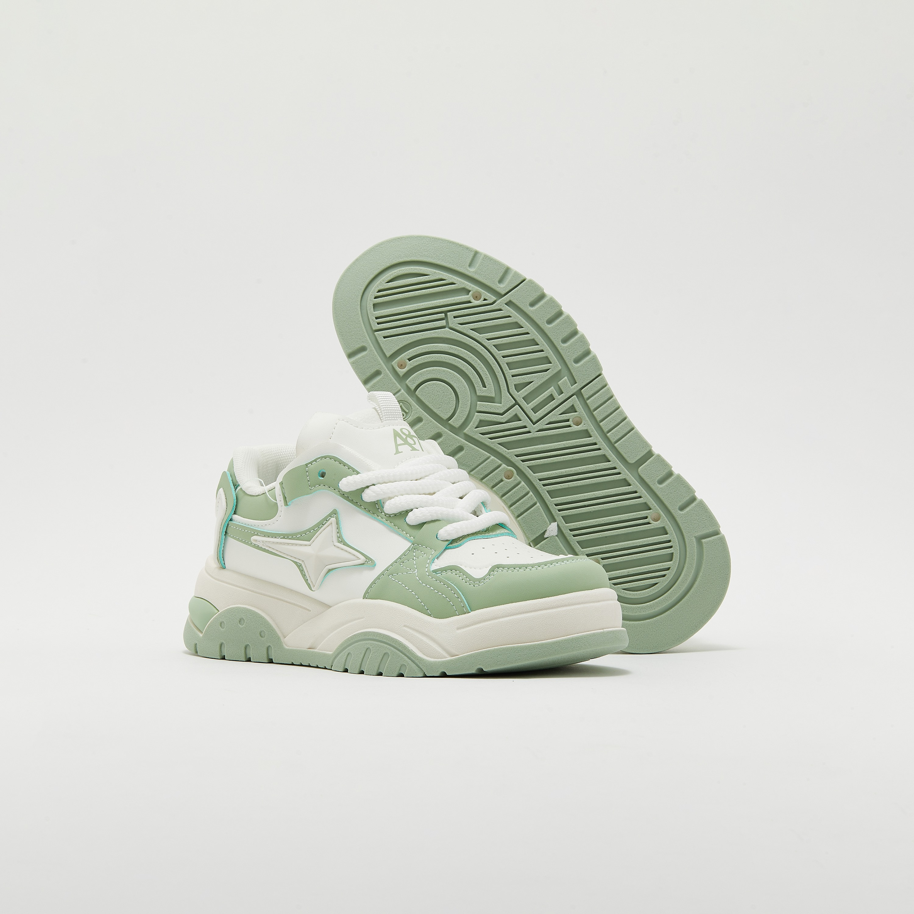سنيكرز نسائي برباط علوي منخفض من إيروبوستال | AR73236032S24-women-shoes-sneakers-image-4