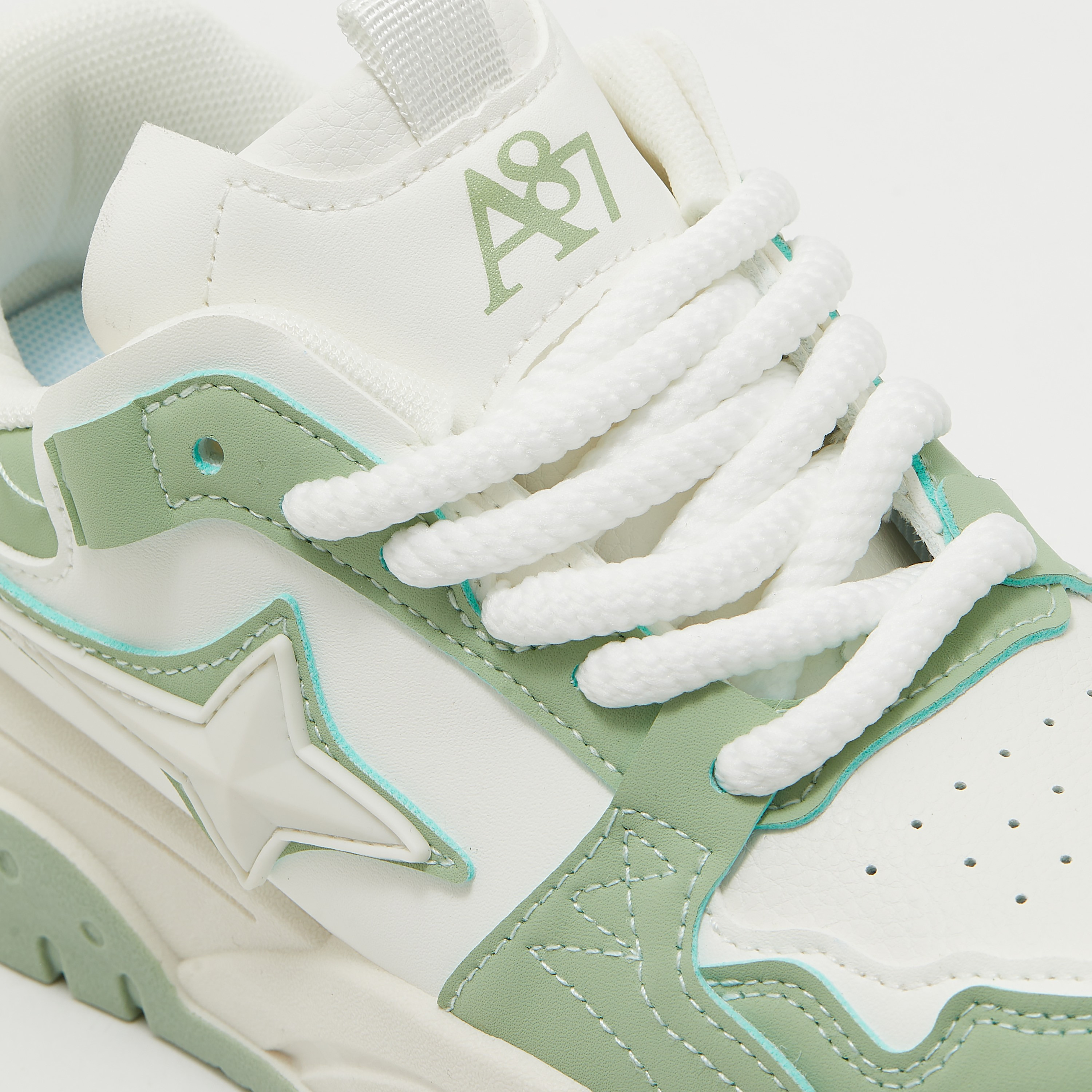 سنيكرز نسائي برباط علوي منخفض من إيروبوستال | AR73236032S24-women-shoes-sneakers-image-5