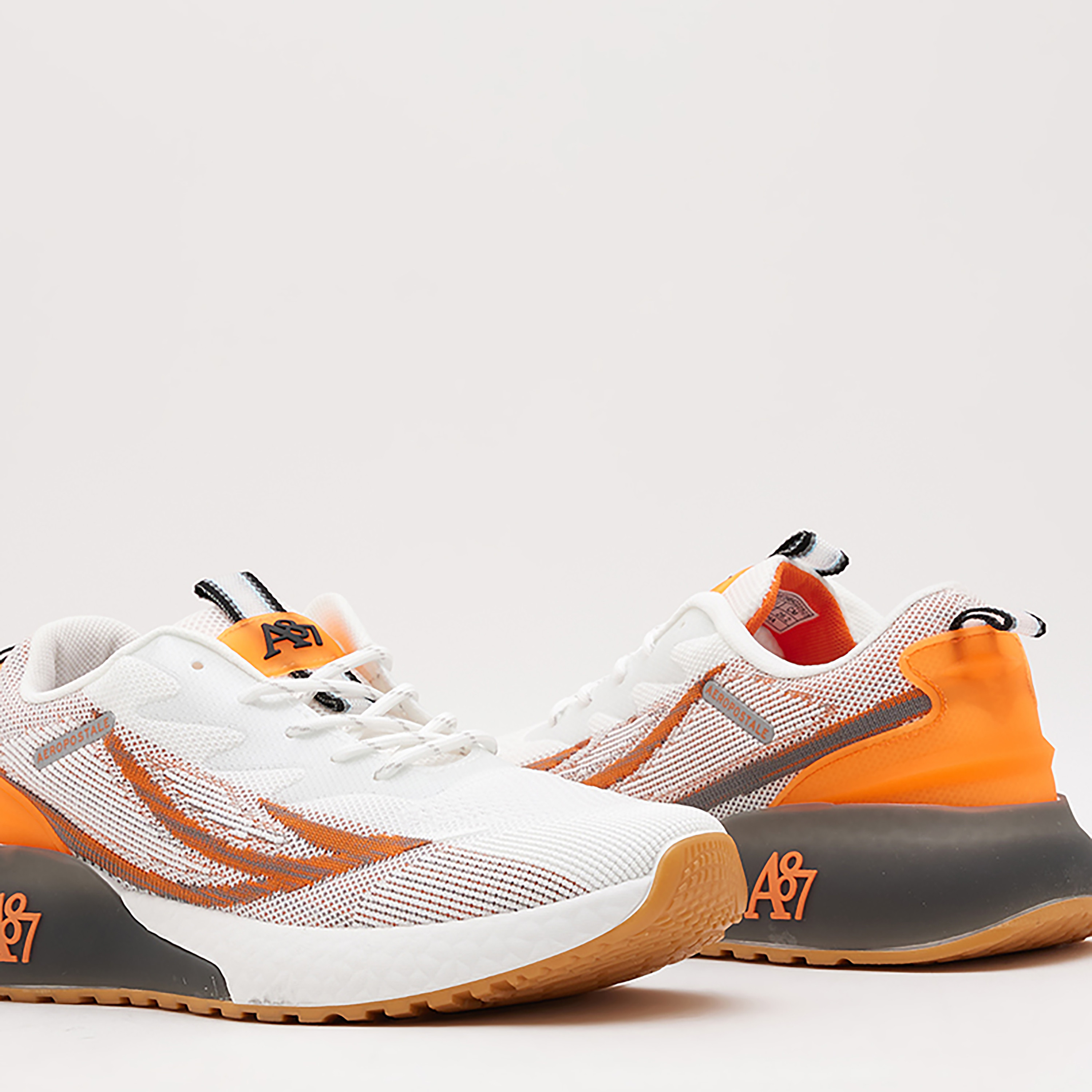  AR73464816U23 | سنيكرز إيروبوستال للرجال مع رباط برقبة منخفضة-men-shoes-sneakers-image-4
