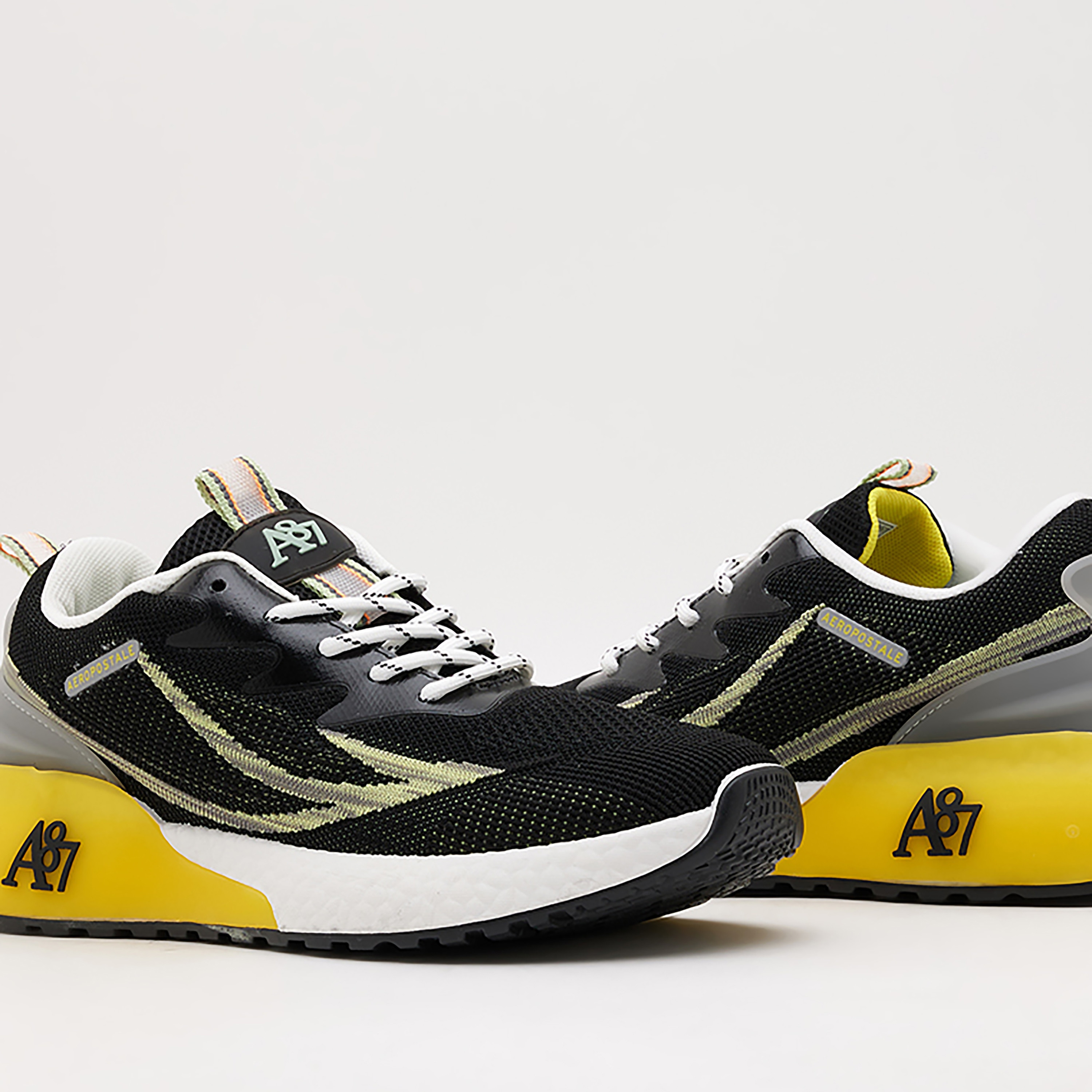  AR73464818U23 | سنيكرز إيروبوستال للرجال مع رباط برقبة منخفضة-men-shoes-sneakers-image-4