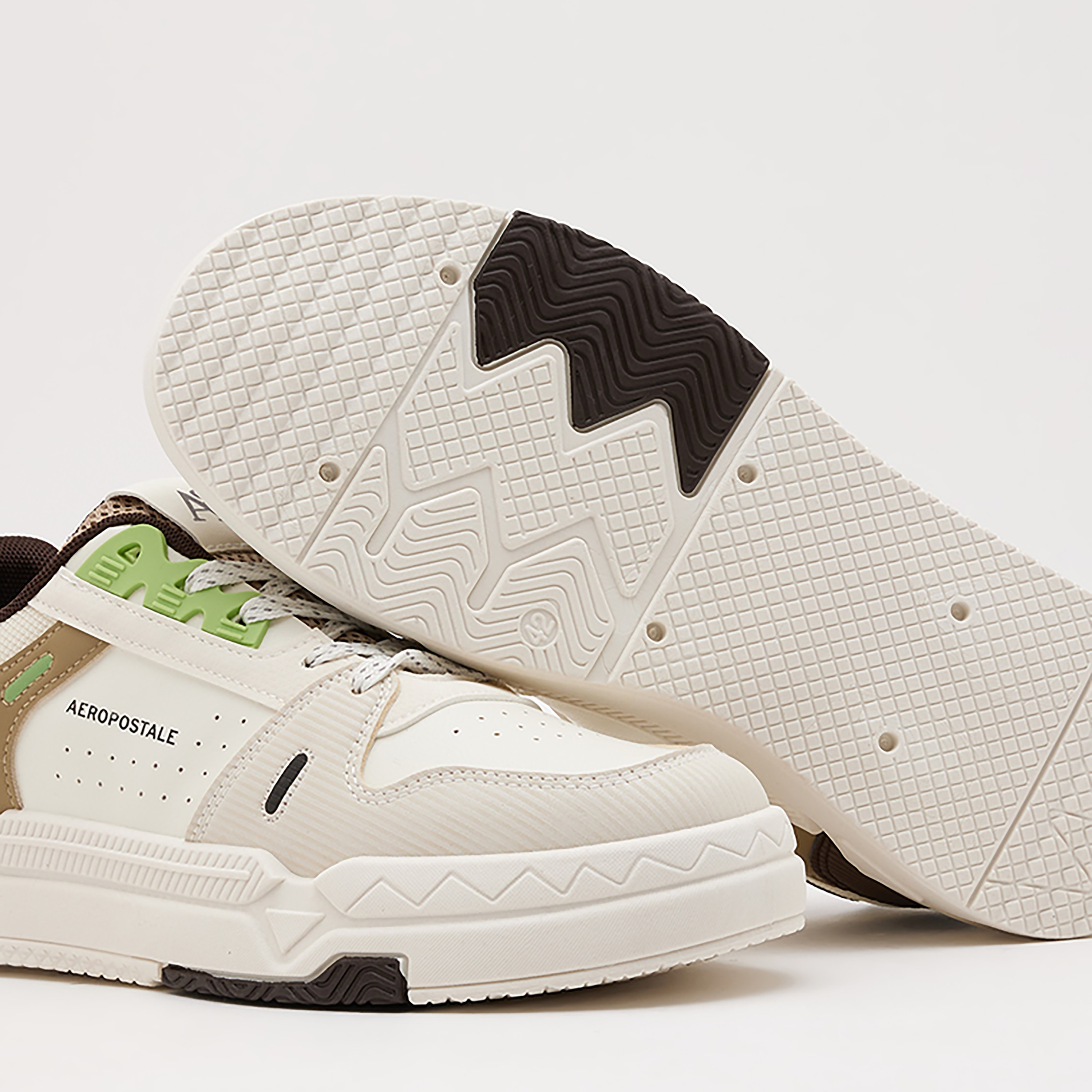  AR73464821U23 | سنيكرز إيروبوستال للرجال مع رباط برقبة منخفضة-men-shoes-sneakers-image-4