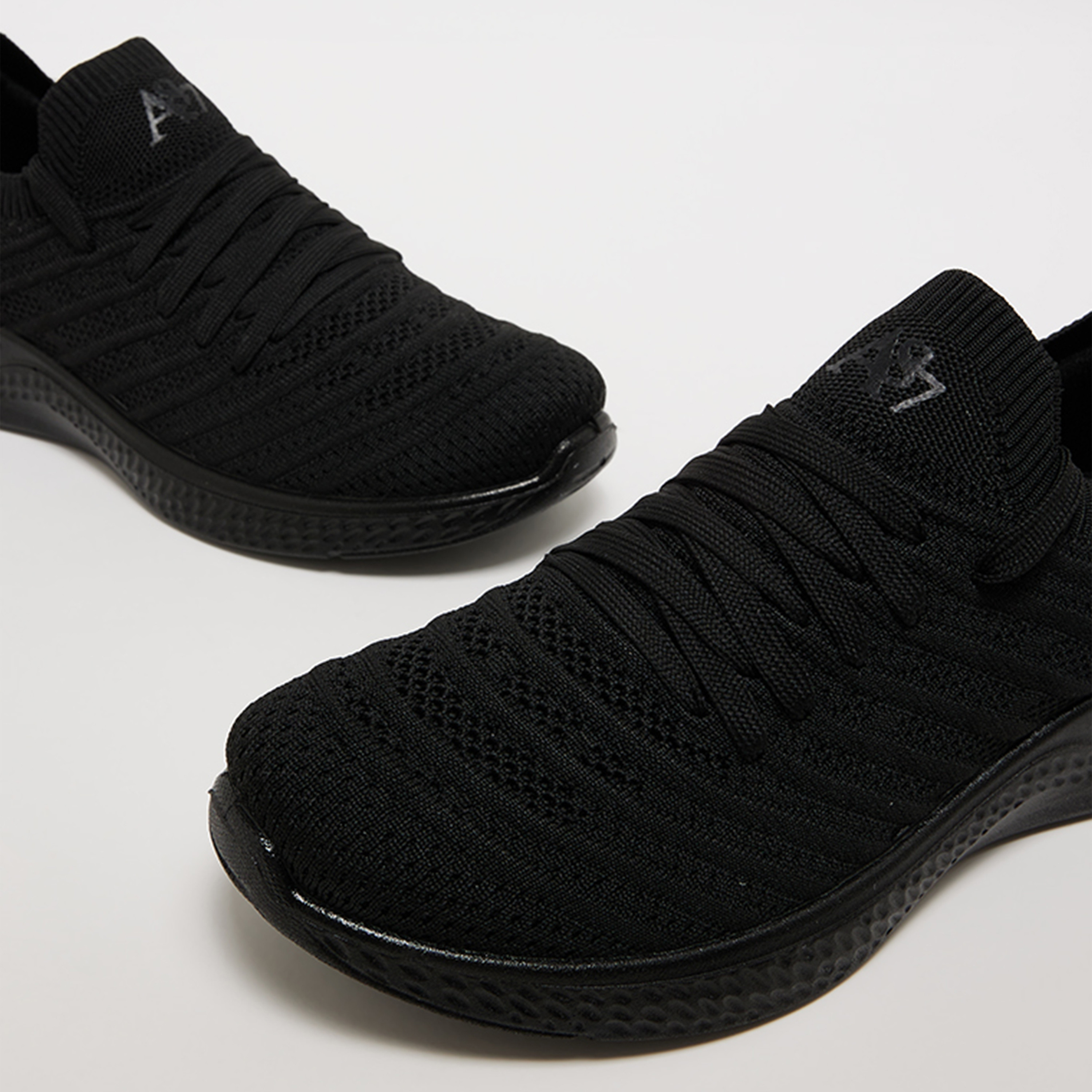 حذاء رياضي منخفض الكاحل بأربطة من ايروبوستال للرجال | AR73465929S24-men-shoes-sneakers-image-5