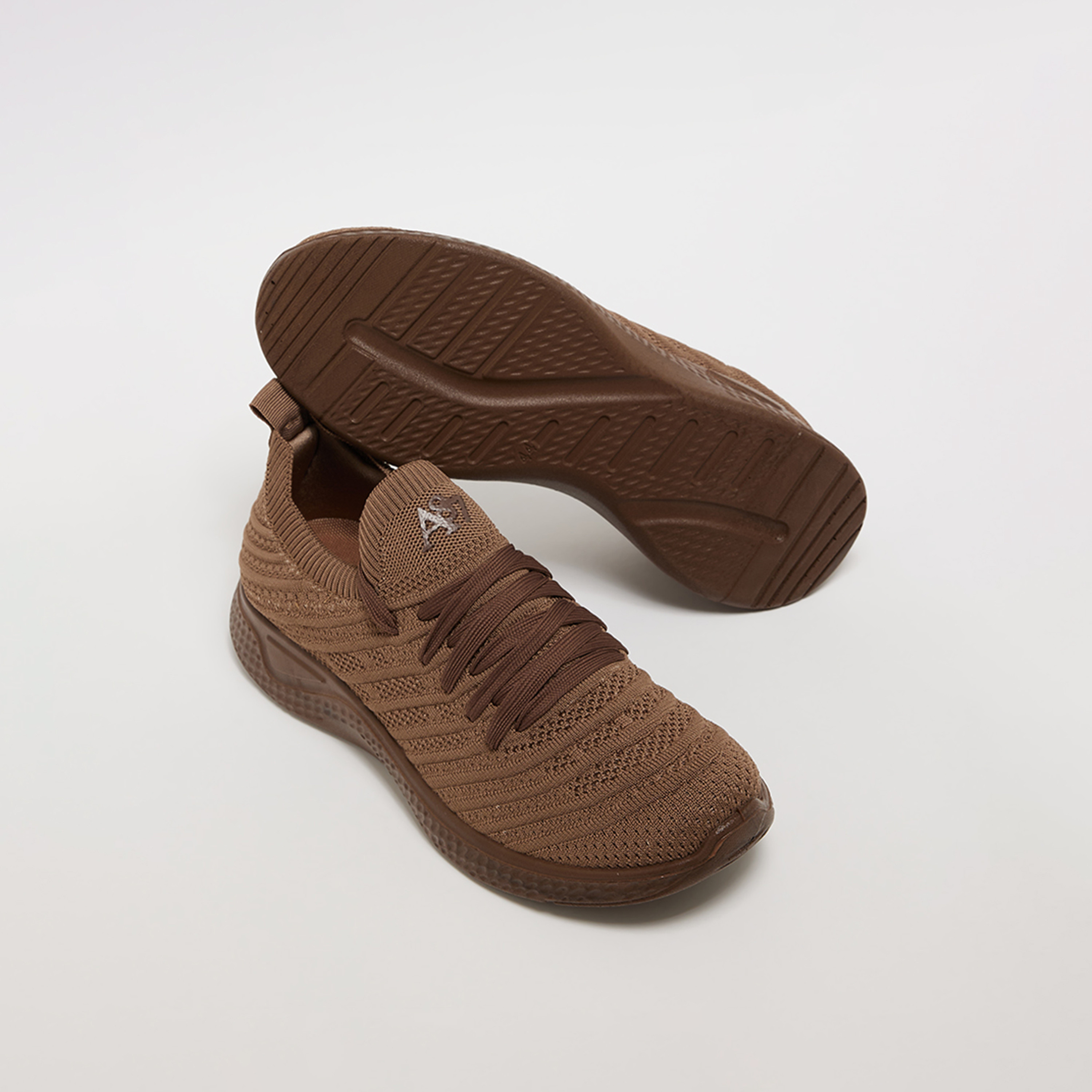 حذاء رياضي منخفض الكاحل بأربطة من ايروبوستال للرجال | AR73465929S24-men-shoes-sneakers-image-9
