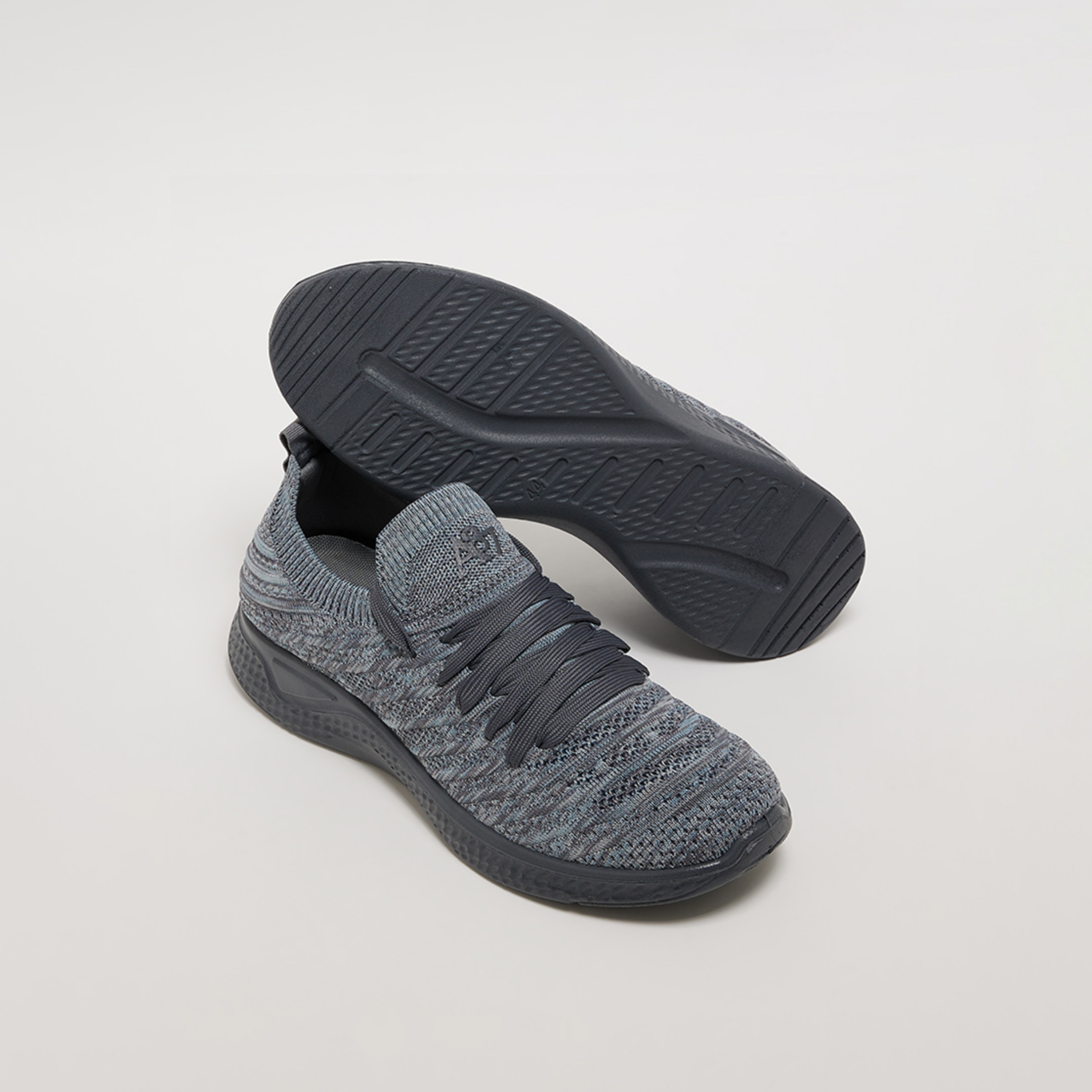 حذاء رياضي منخفض الكاحل بأربطة من ايروبوستال للرجال | AR73465929S24-men-shoes-sneakers-image-14