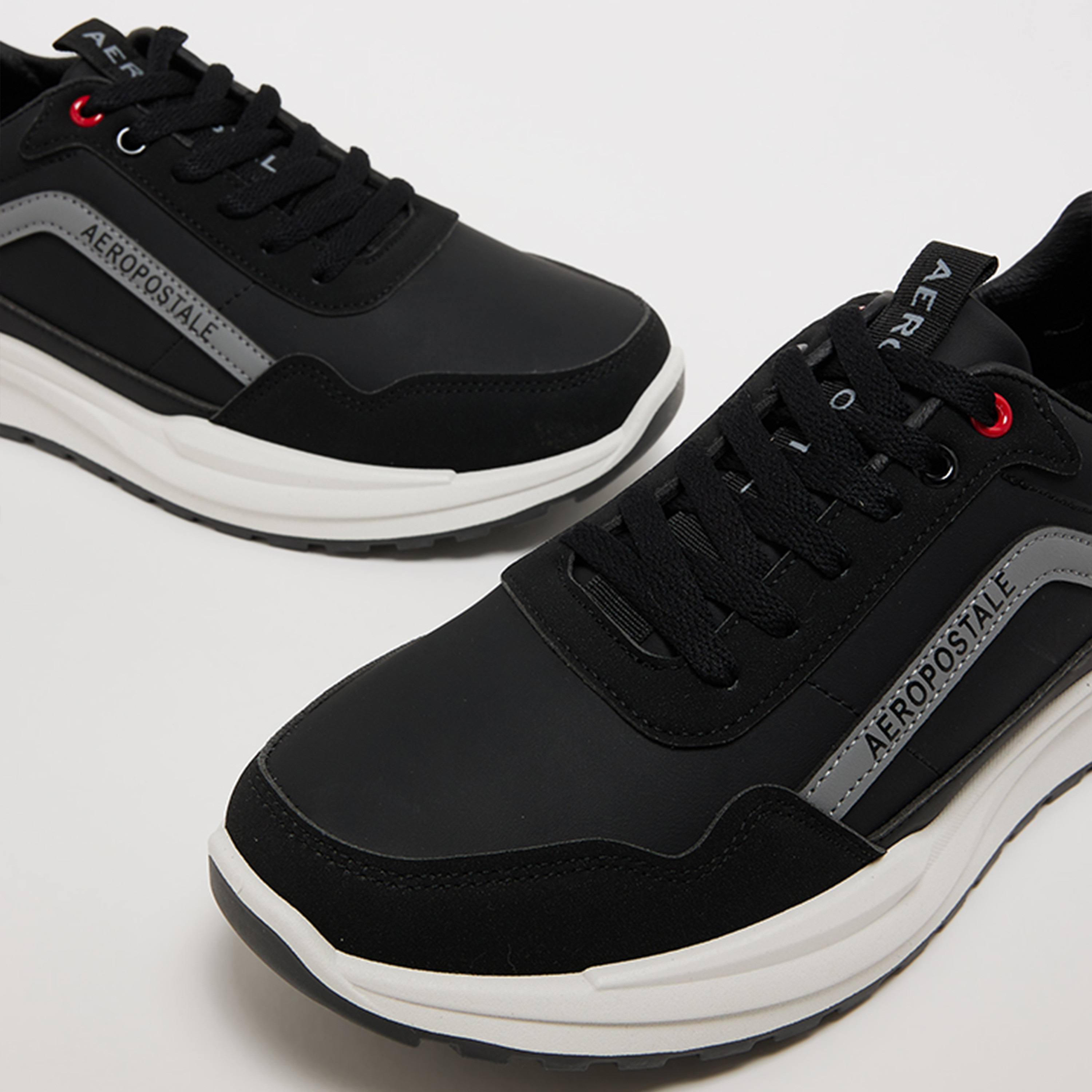 حذاء رياضي منخفض الكاحل بأربطة من ايروبوستال للرجال | AR73465931S24-men-shoes-sneakers-image-5