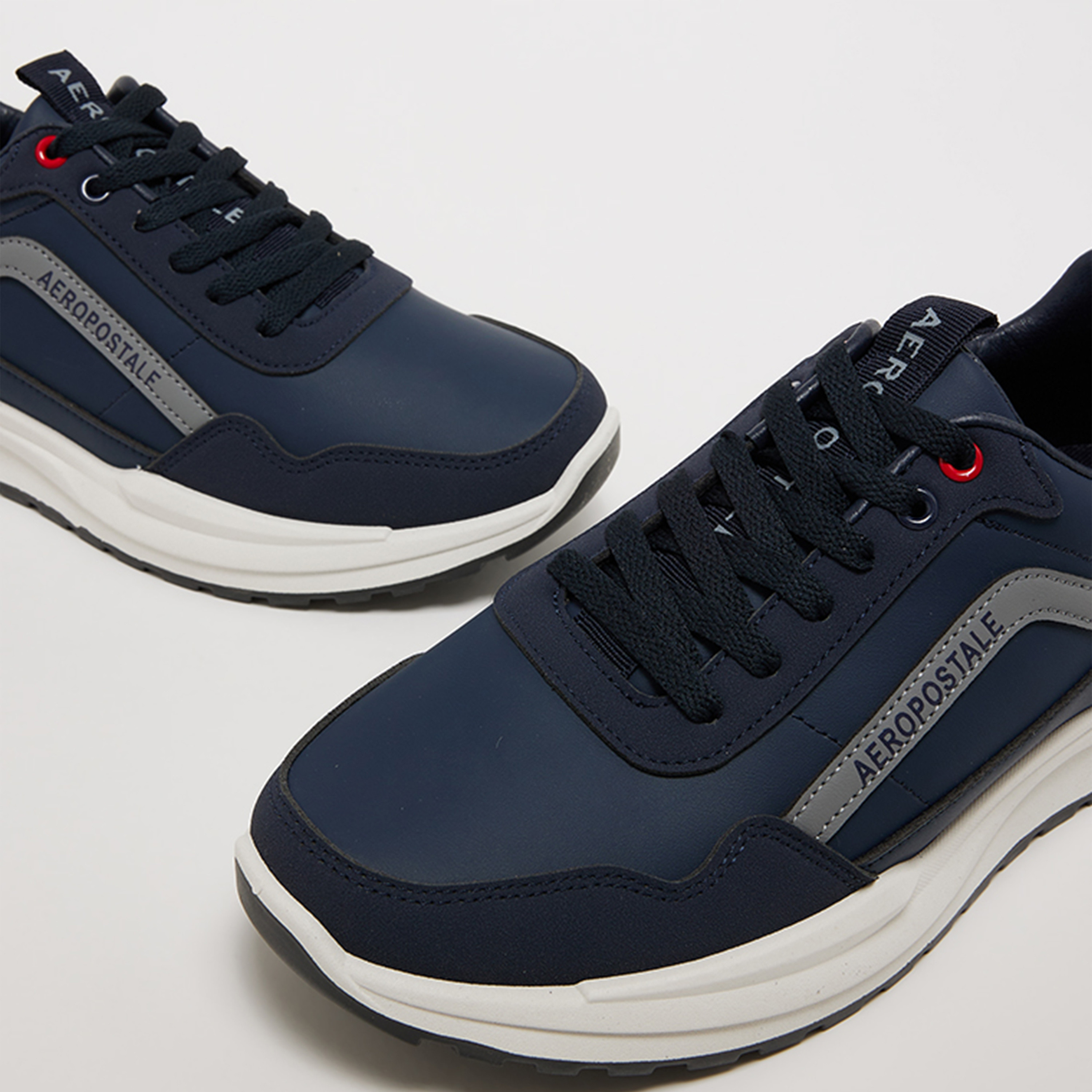 حذاء رياضي منخفض الكاحل بأربطة من ايروبوستال للرجال | AR73465931S24-men-shoes-sneakers-image-15