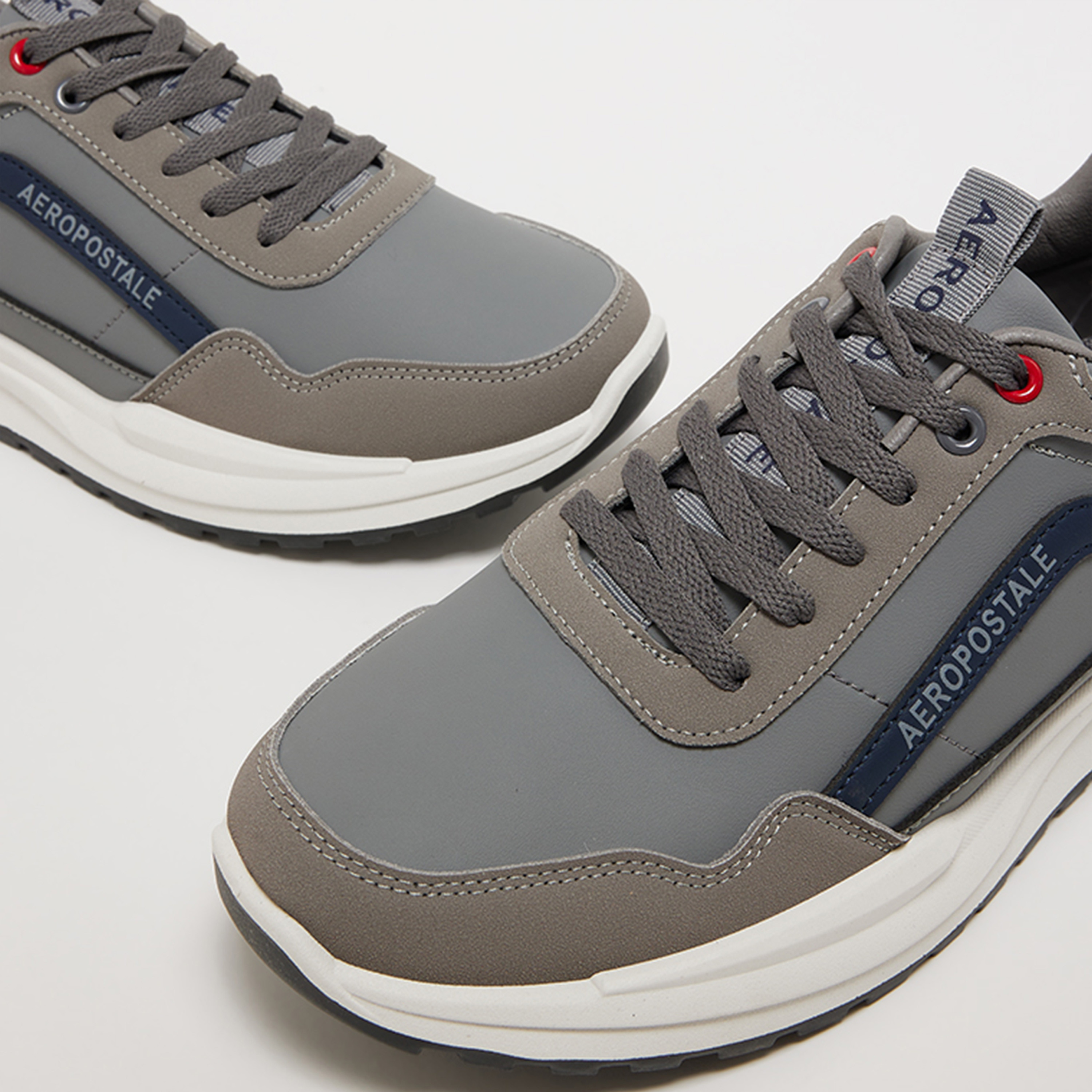 حذاء رياضي منخفض الكاحل بأربطة من ايروبوستال للرجال | AR73465931S24-men-shoes-sneakers-image-10