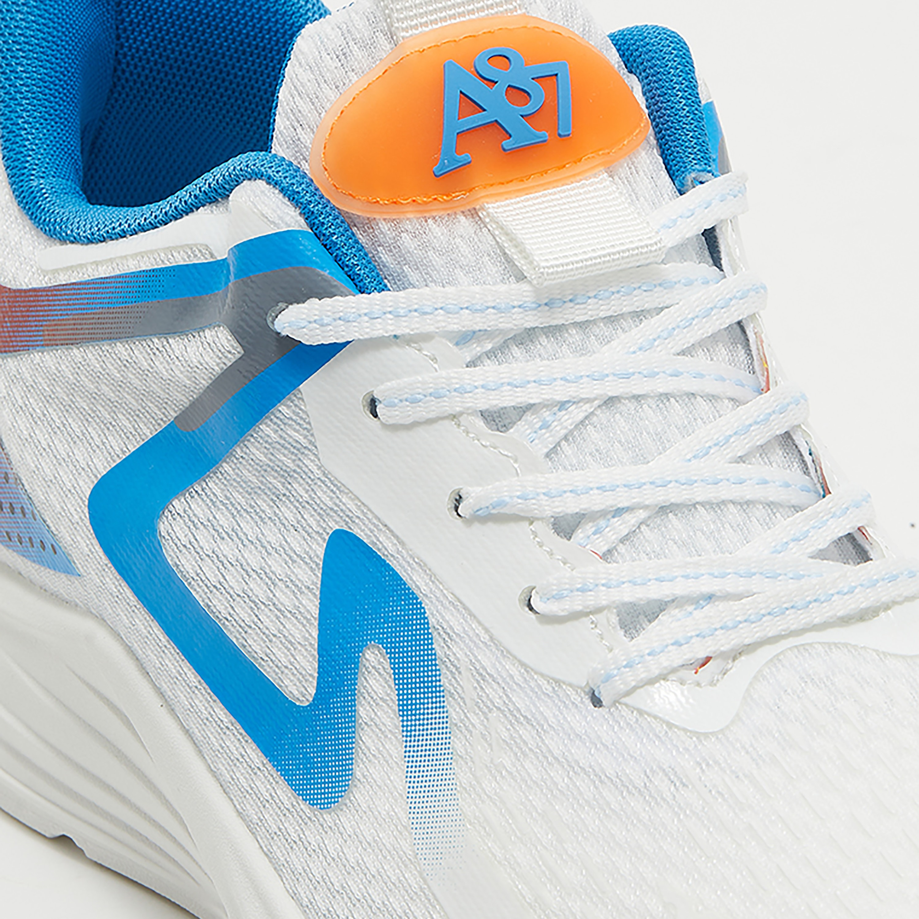 سنيكرز إيروبوستال للرجال مع رباط برقبة منخفضة | AR73466036S24-men-shoes-sneakers-image-5