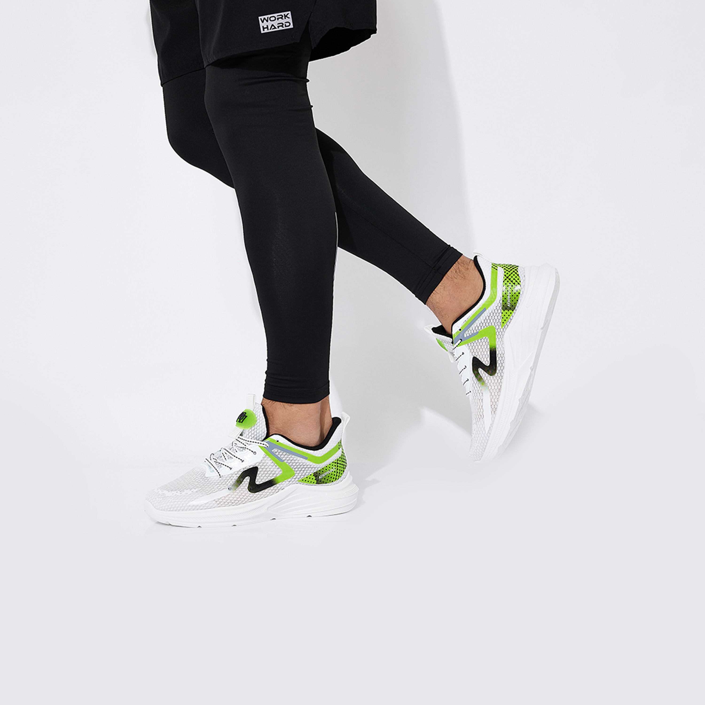 سنيكرز إيروبوستال للرجال مع رباط برقبة منخفضة | AR73466036S24-men-shoes-sneakers-image-18