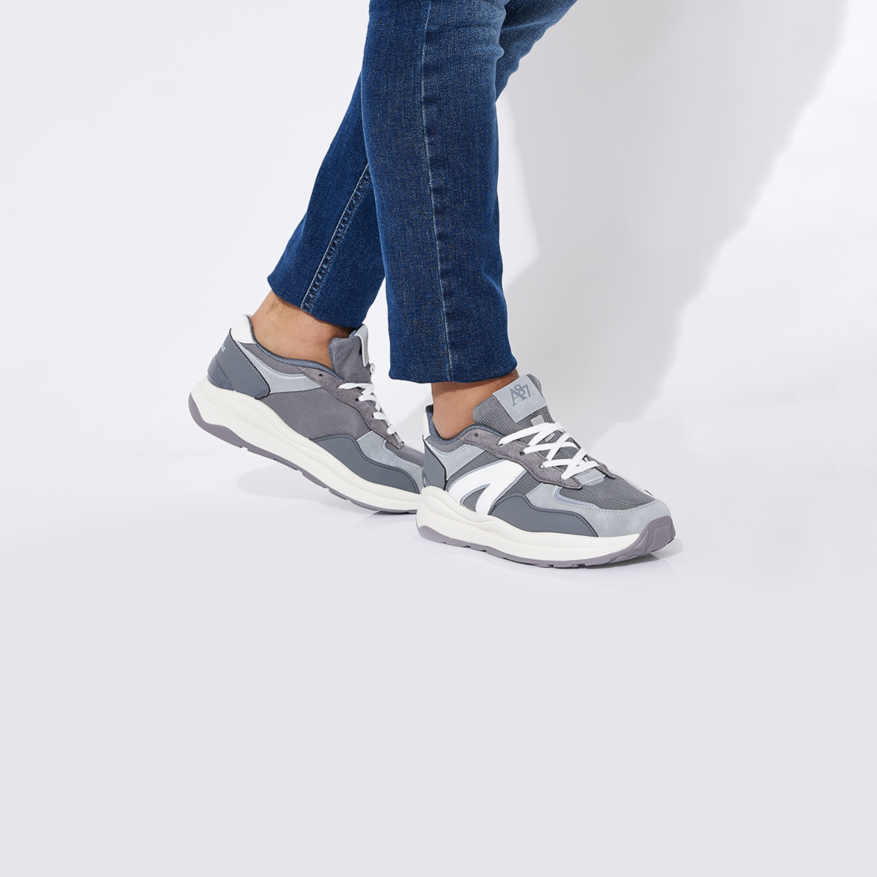 سنيكرز إيروبوستال للرجال مع رباط برقبة منخفضة | AR73466038S24-men-shoes-sneakers-image-12