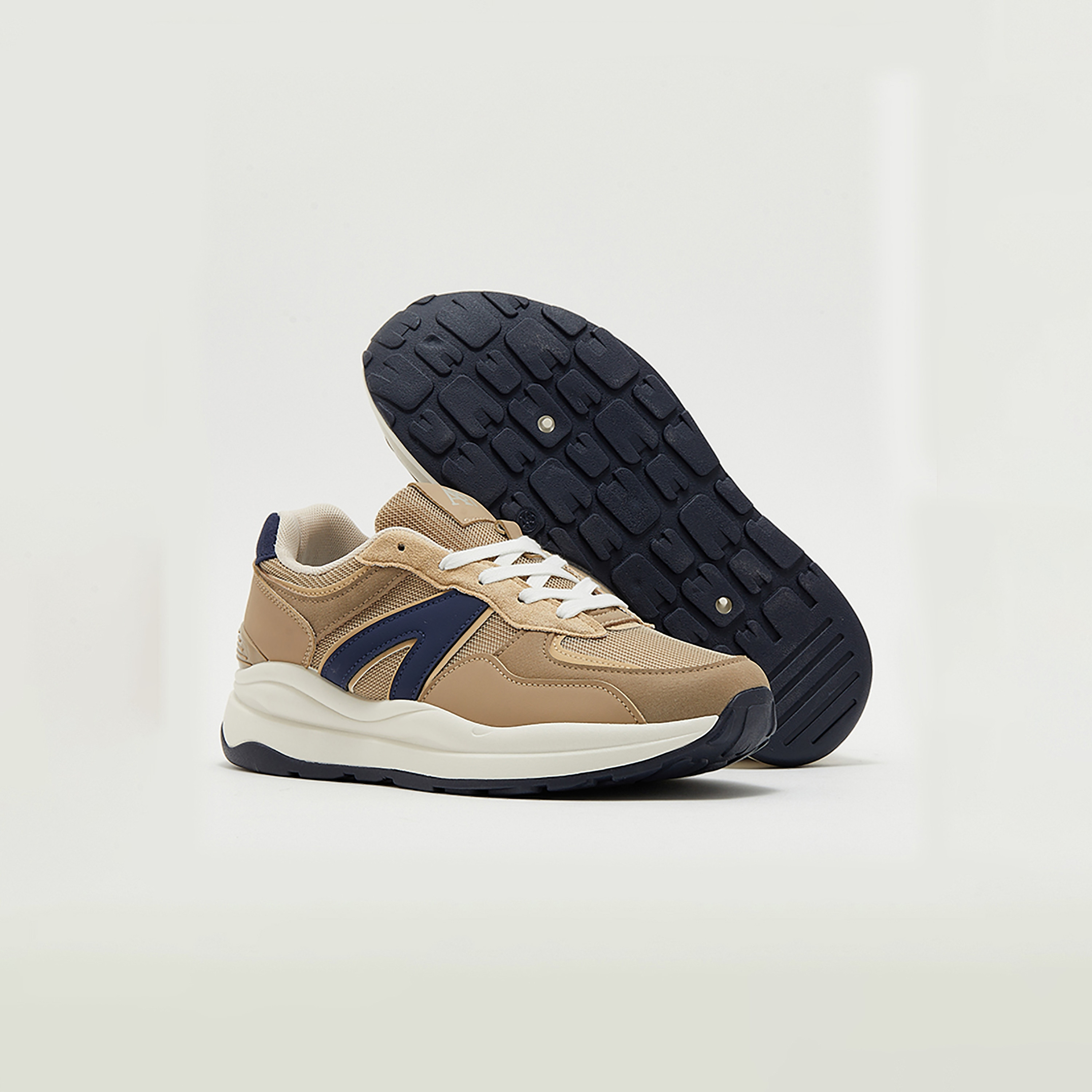 سنيكرز إيروبوستال للرجال مع رباط برقبة منخفضة | AR73466038S24-men-shoes-sneakers-image-4