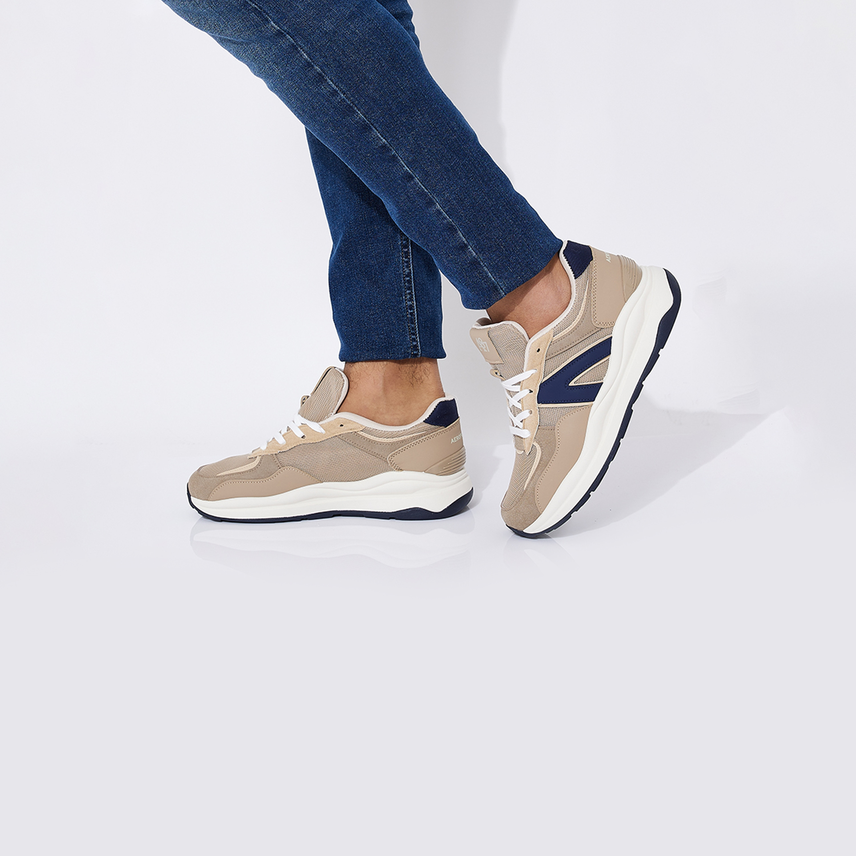 سنيكرز إيروبوستال للرجال مع رباط برقبة منخفضة | AR73466038S24-men-shoes-sneakers-image-6