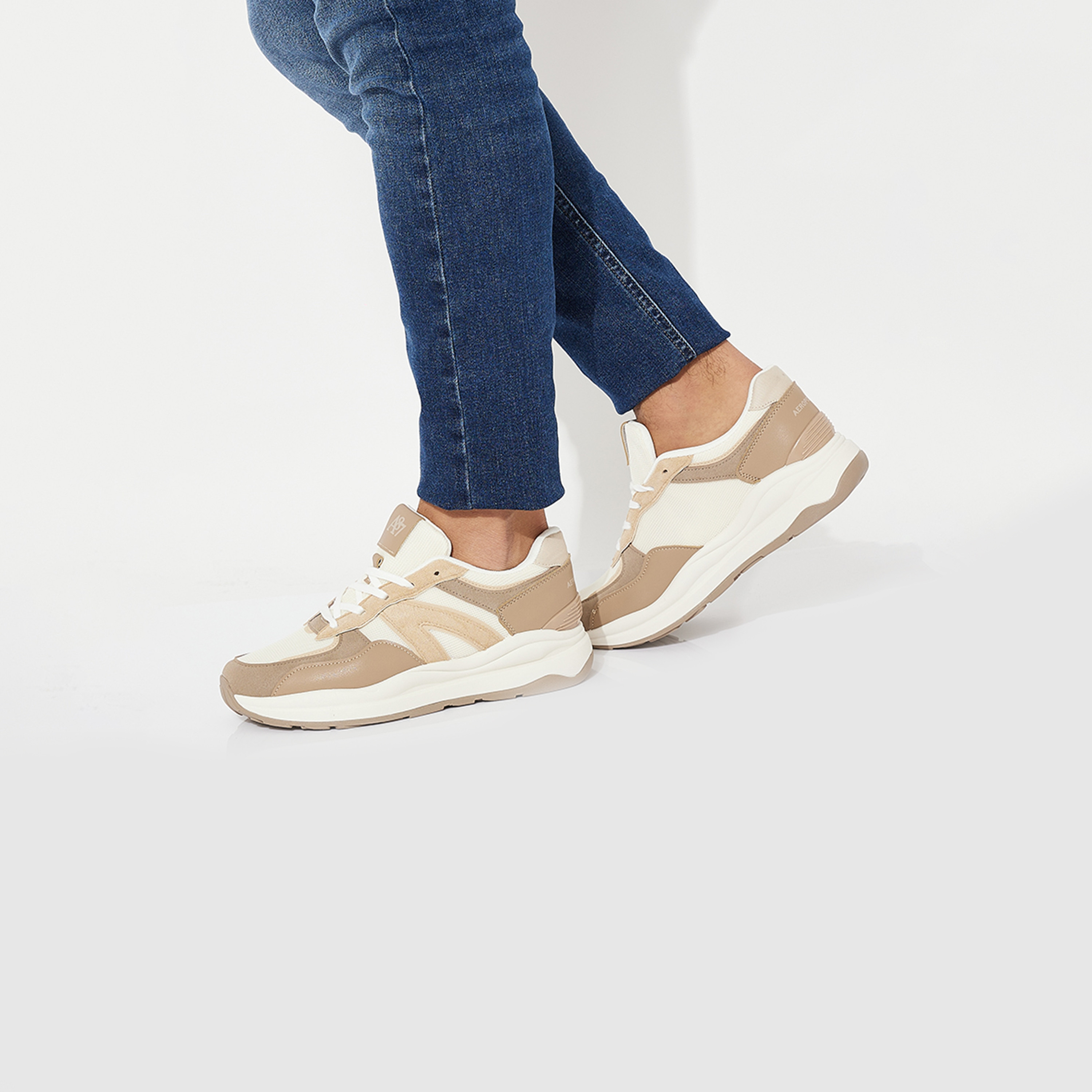 سنيكرز إيروبوستال للرجال مع رباط برقبة منخفضة | AR73466038S24-men-shoes-sneakers-image-18