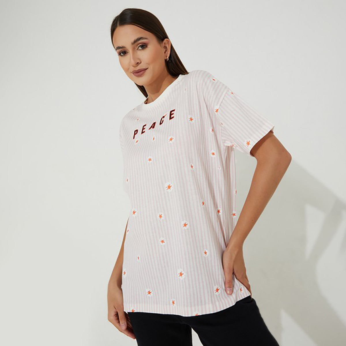 تيشيرت ايروبوستال بأكمام قصيرة وياقة دائرية مخططة باللون البيج للنساء-women-clothing-tshirts-image-1