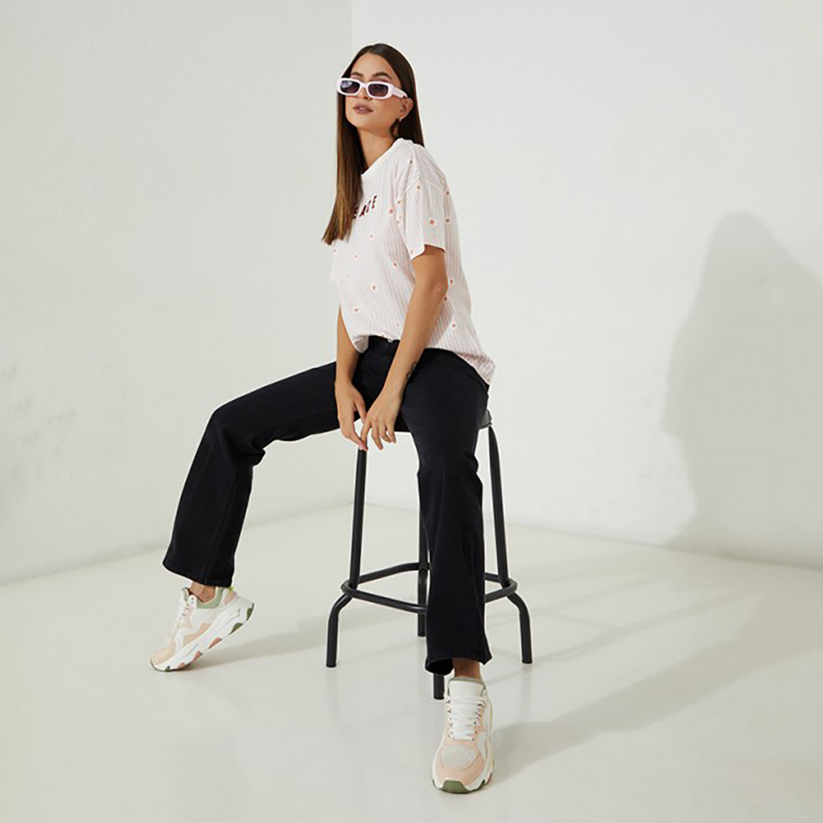 تيشيرت ايروبوستال بأكمام قصيرة وياقة دائرية مخططة باللون البيج للنساء-women-clothing-tshirts-image-4