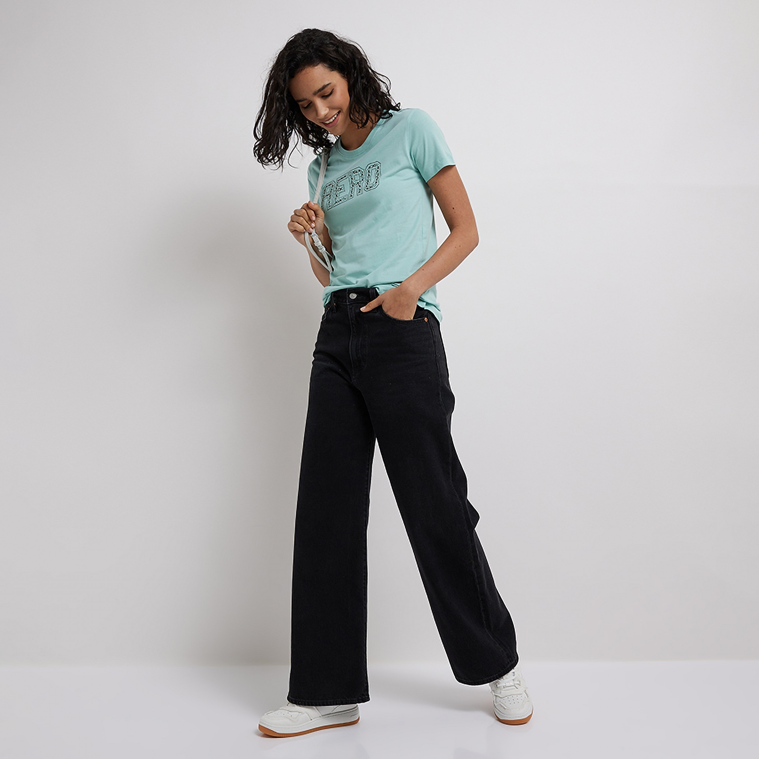 تي شيرت نسائي برقبة دائرية وأكمام قصيرة ومزين بمسامير من أيروبوستال-women-clothing-tshirts-image-6