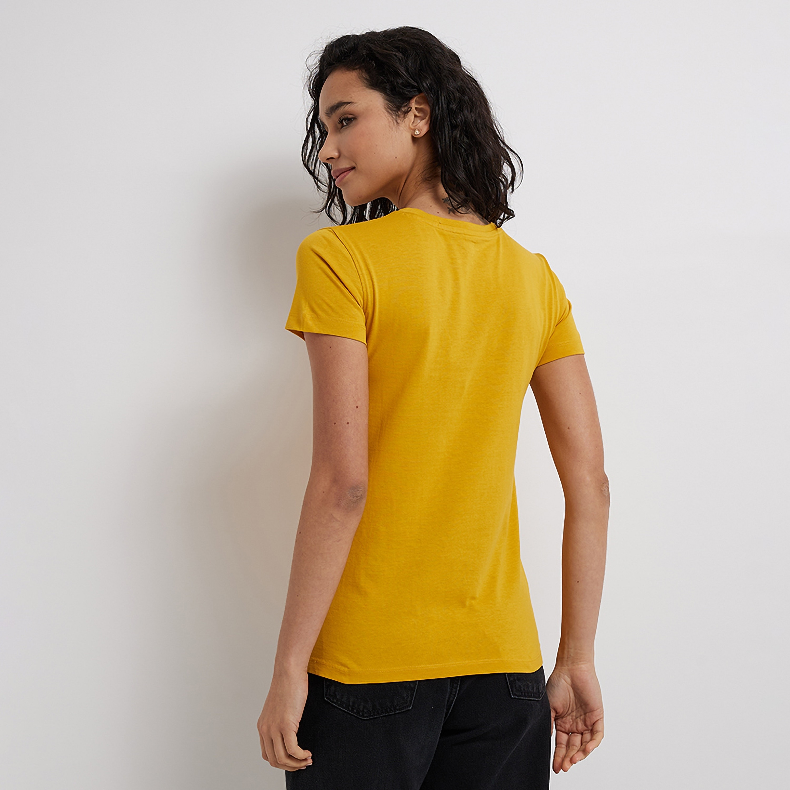 تي شيرت نسائي برقبة دائرية وأكمام قصيرة ومزين بمسامير من أيروبوستال-women-clothing-tshirts-image-4