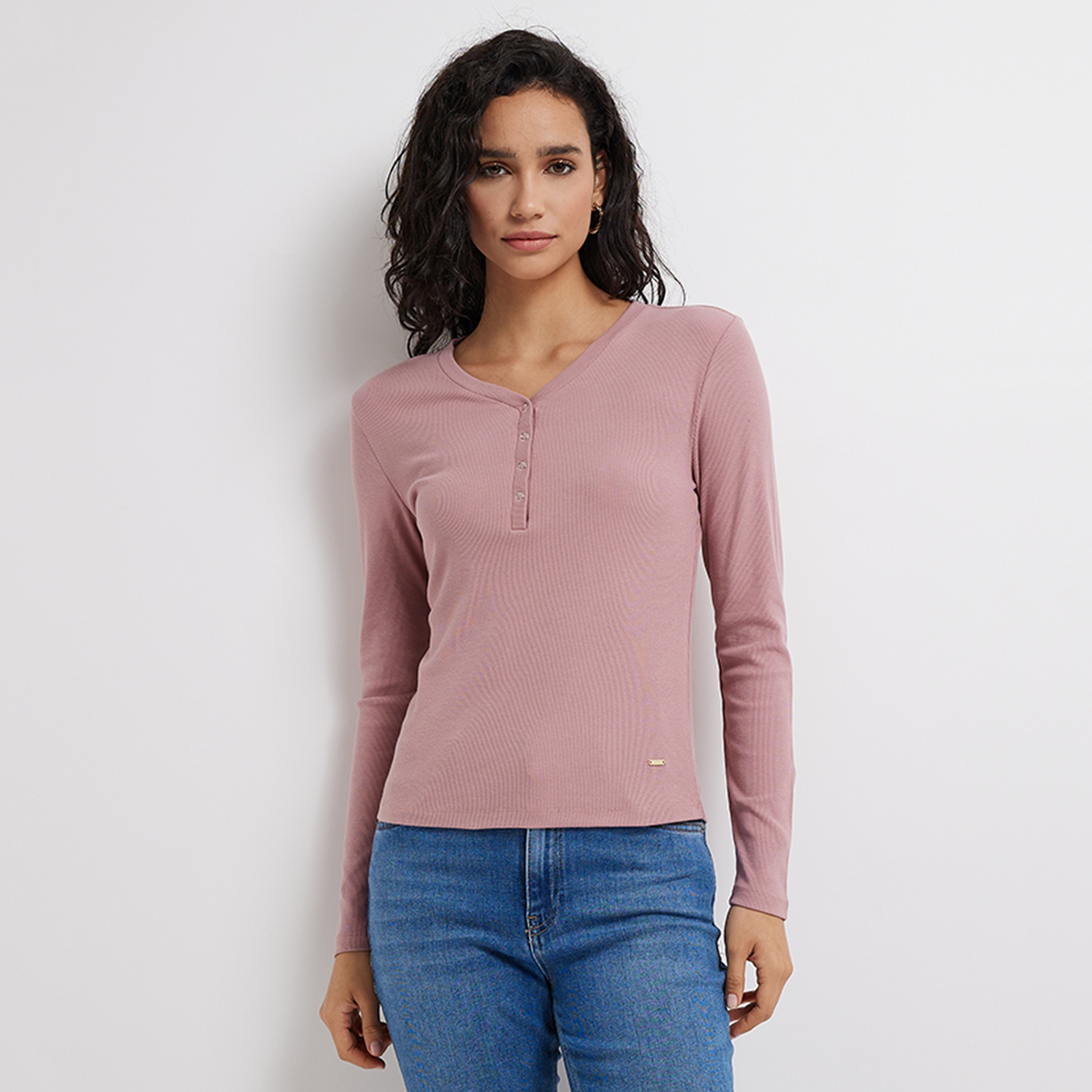 تي شيرت نسائي بأكمام طويلة ورقبة هنلي منقوشة من أيروبوستال-women-clothing-tshirts-image-1