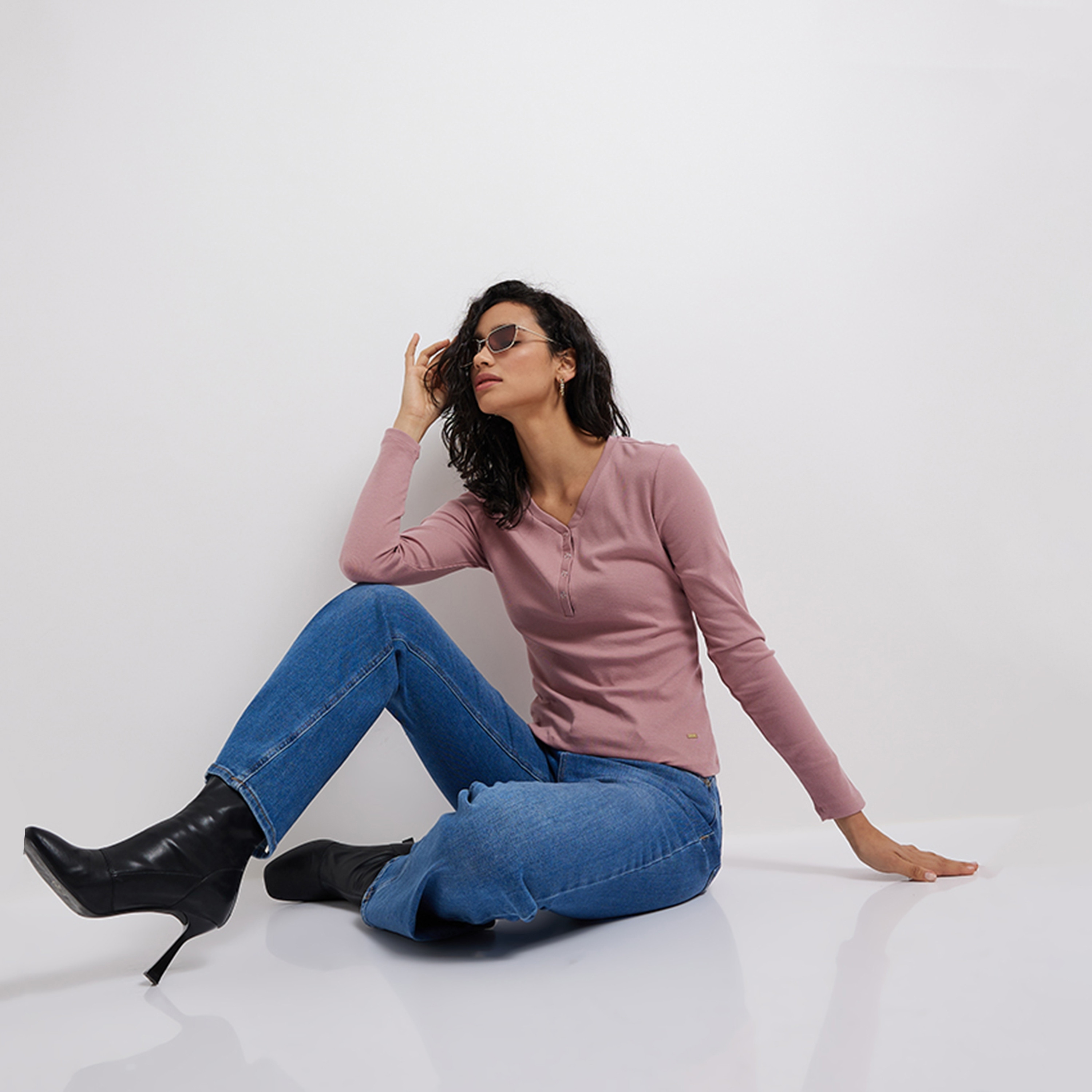 تي شيرت نسائي بأكمام طويلة ورقبة هنلي منقوشة من أيروبوستال-women-clothing-tshirts-image-2