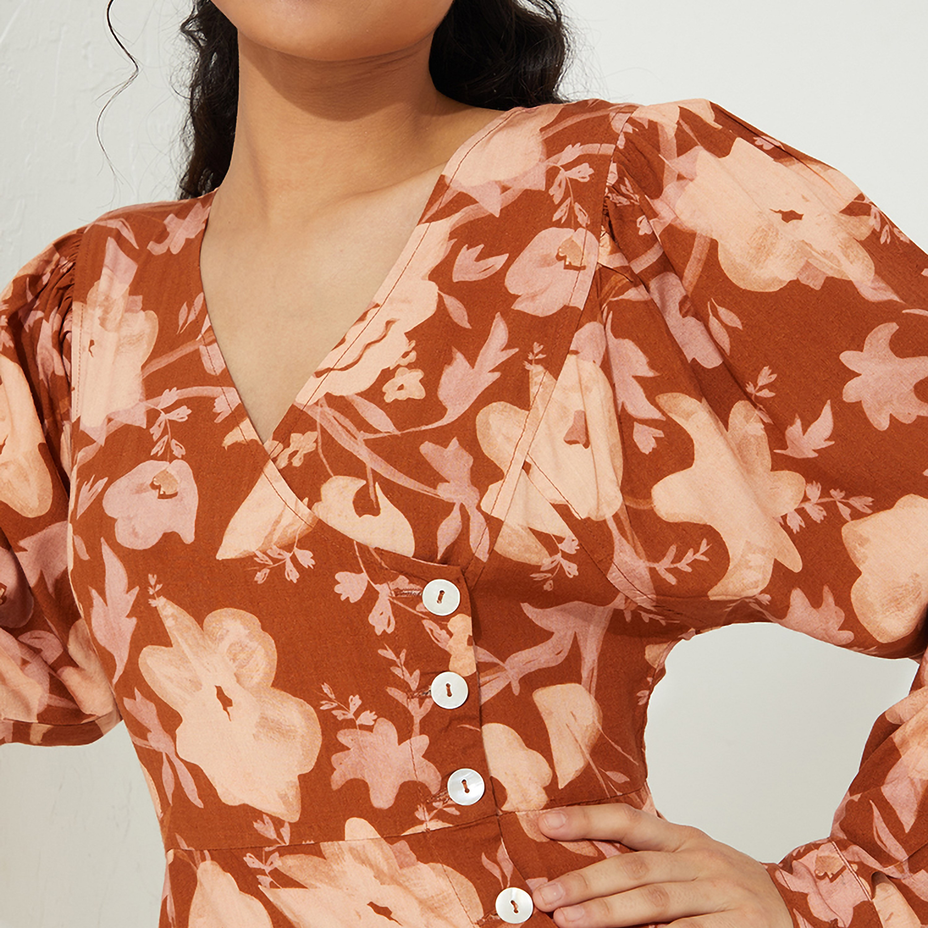فستان ماكسي ملفوف برقبة على شكل فى مع مطبوع من إيروبوستال-women-clothing-dresses-image-7