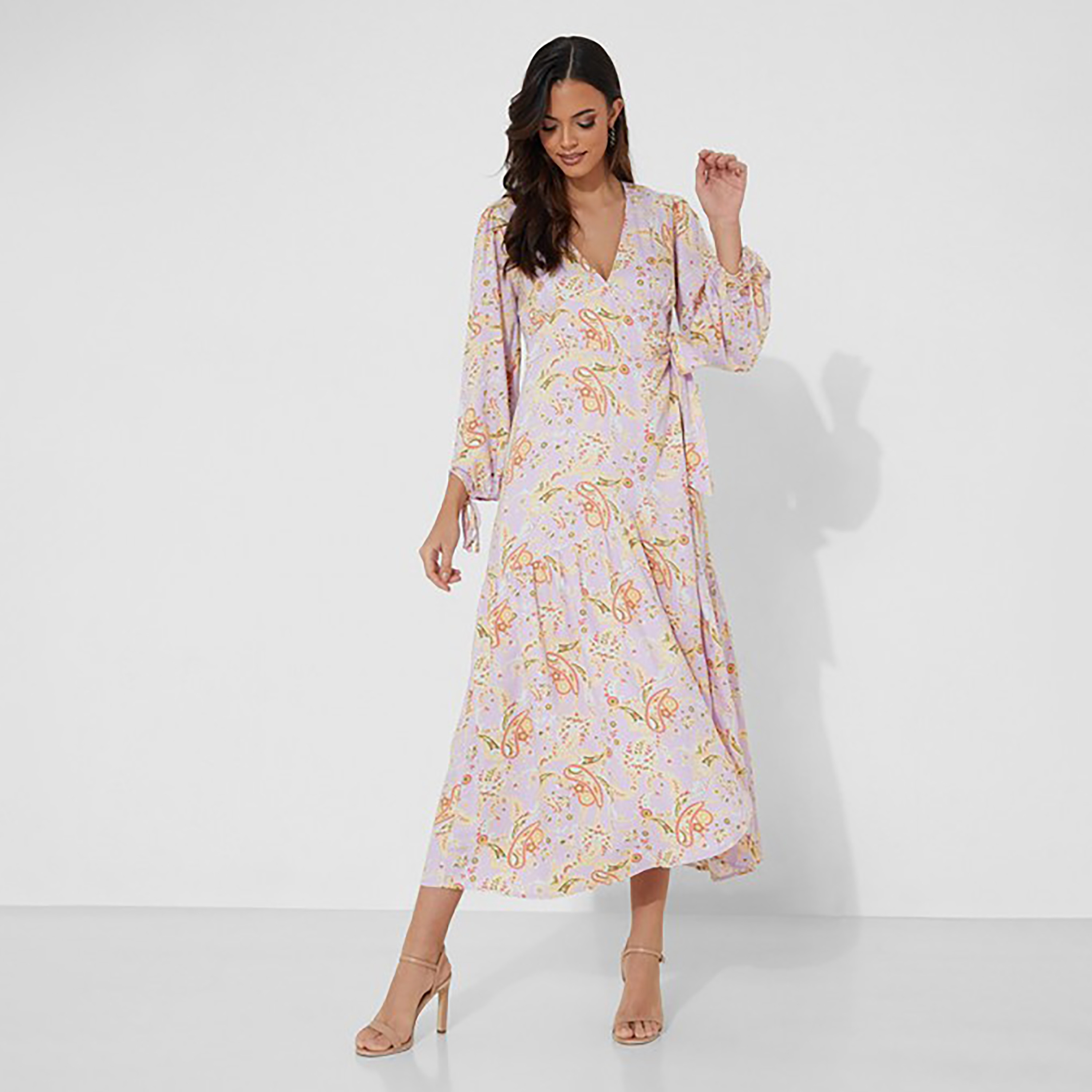 فستان ماكسي ملفوف برقبة على شكل فى مع طبعات بيزلي من إيروبوستال-women-clothing-dresses-image-1